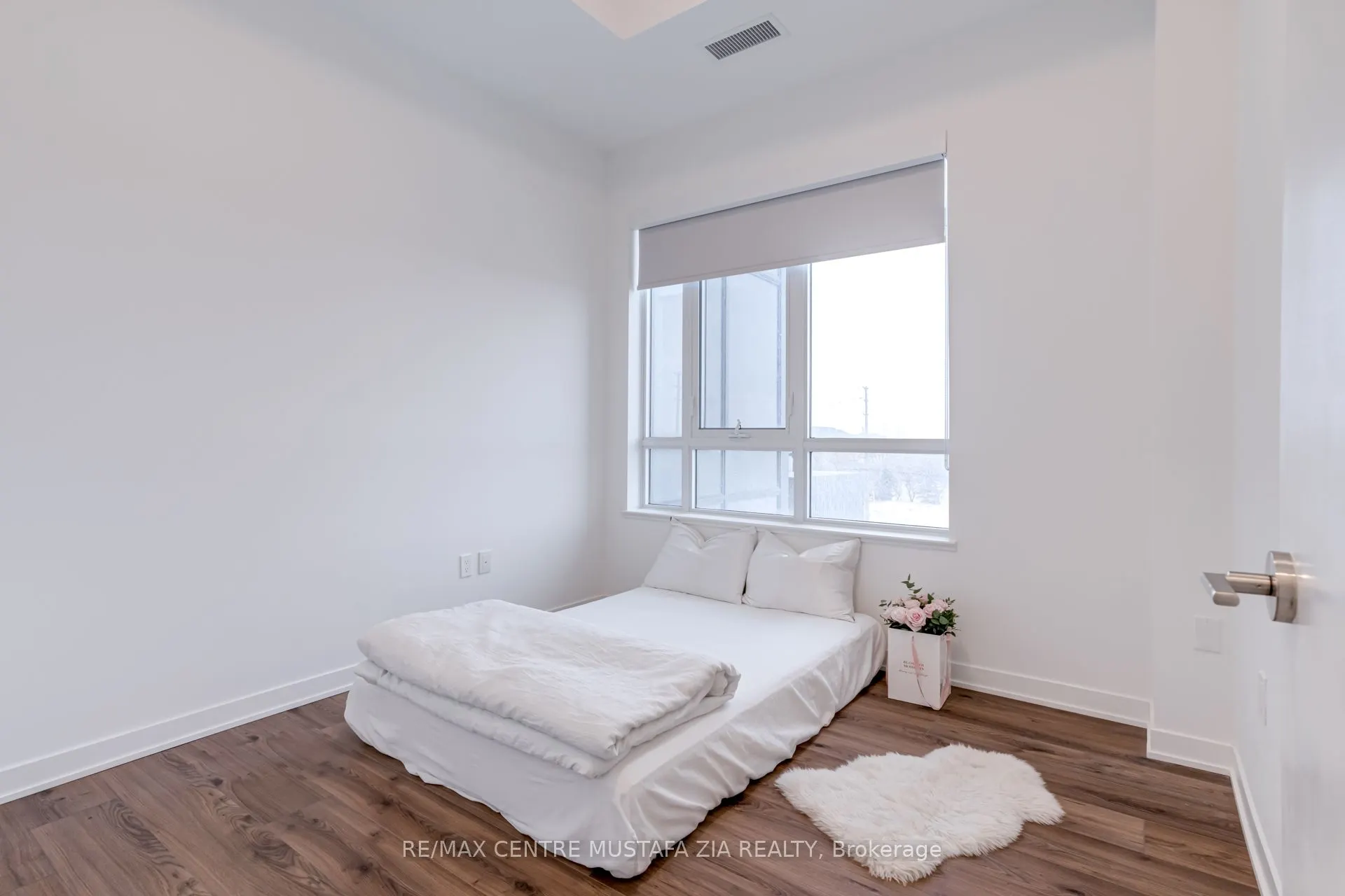 395 Dundas Street W, #217