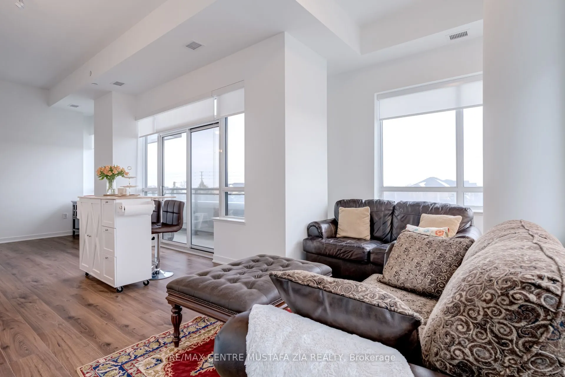 395 Dundas Street W, #217