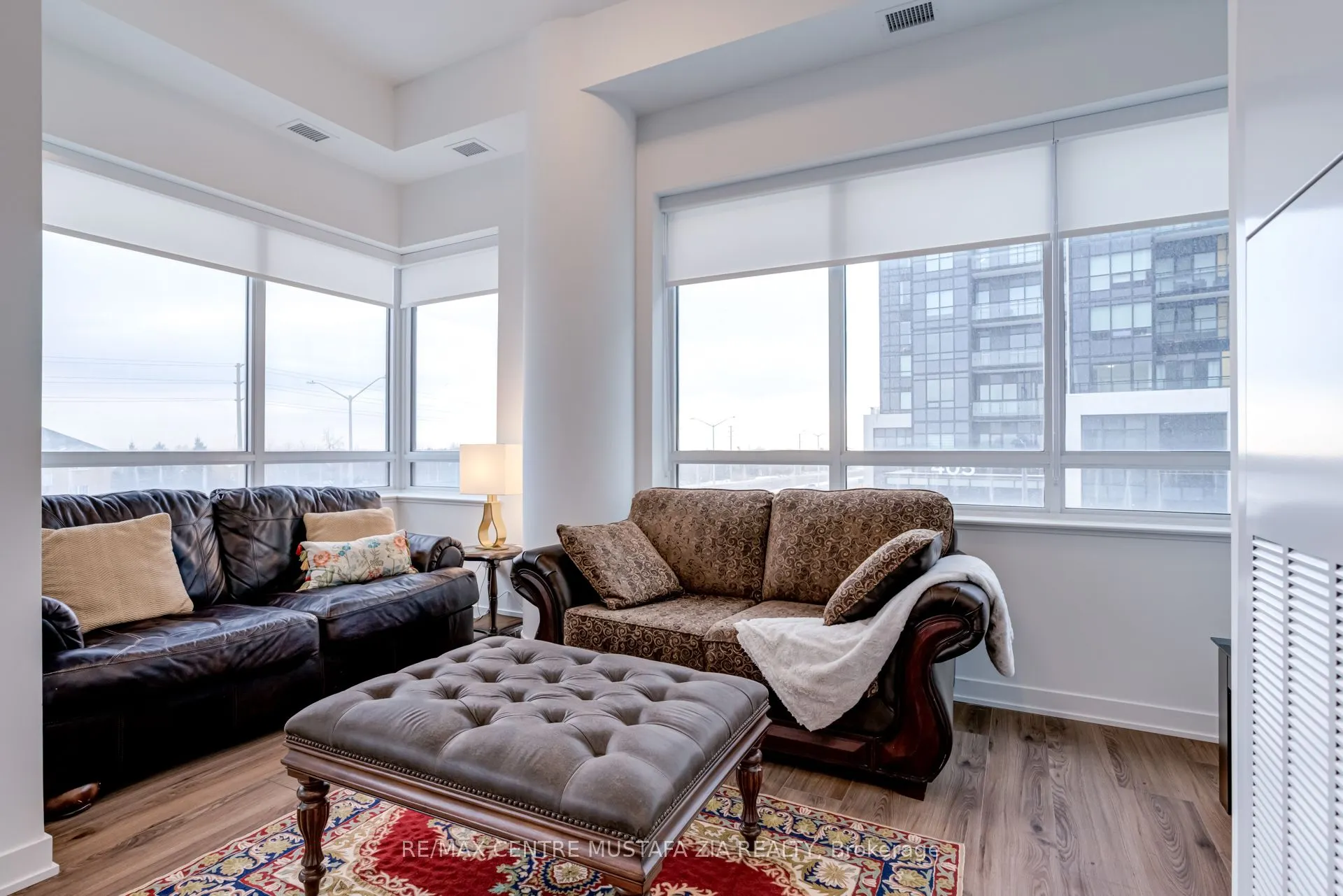 395 Dundas Street W, #217