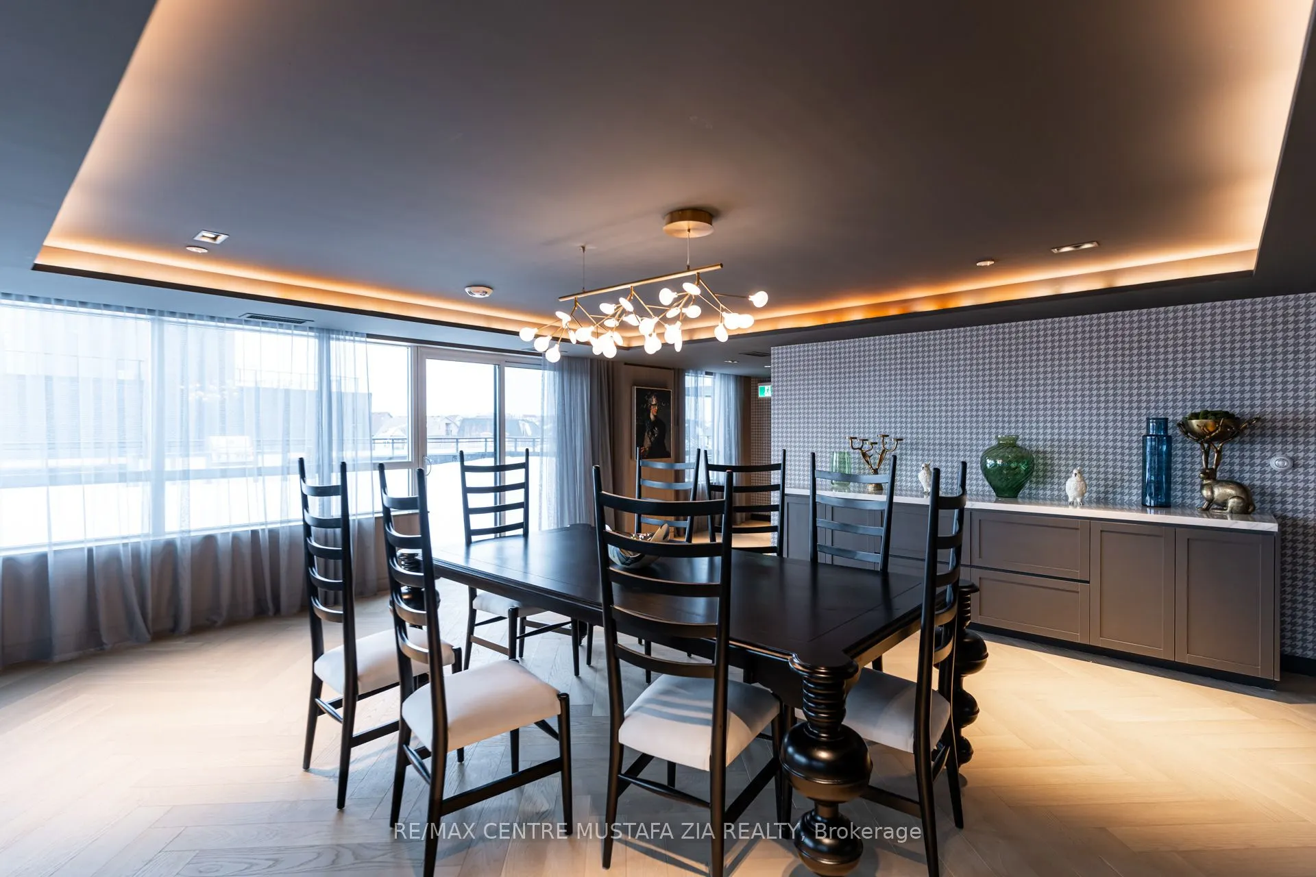 395 Dundas Street W, #217