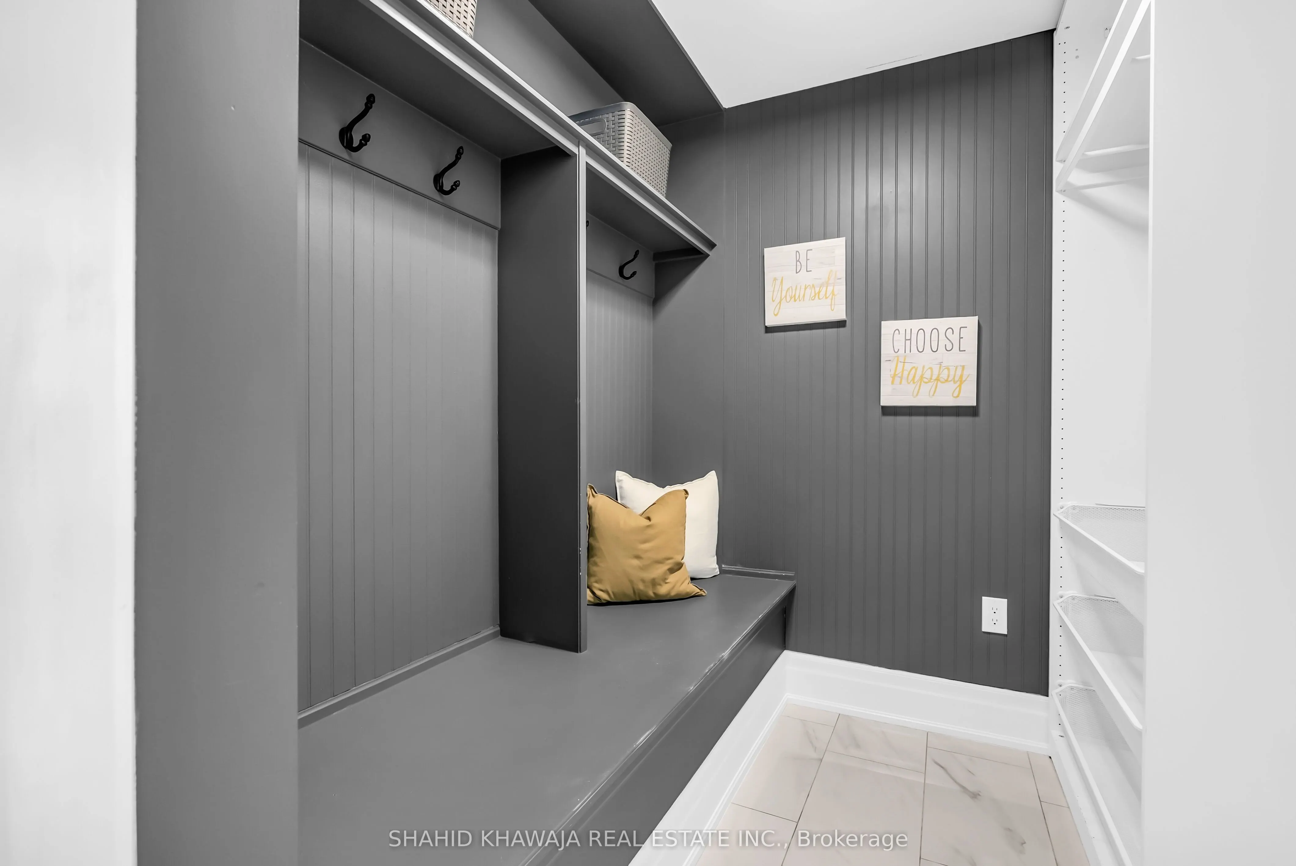1417 Varelas Passage