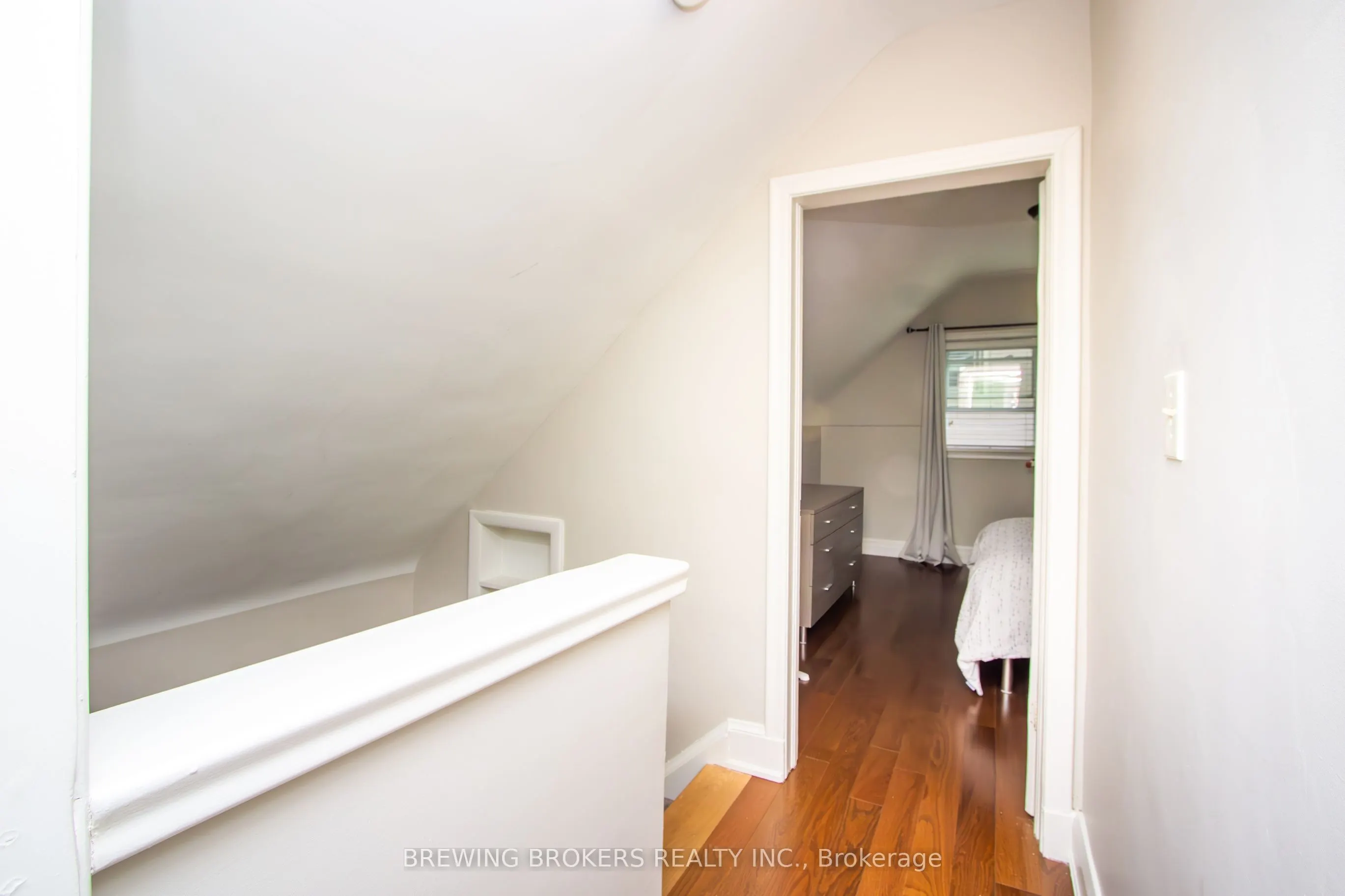 27 Pine Avenue N