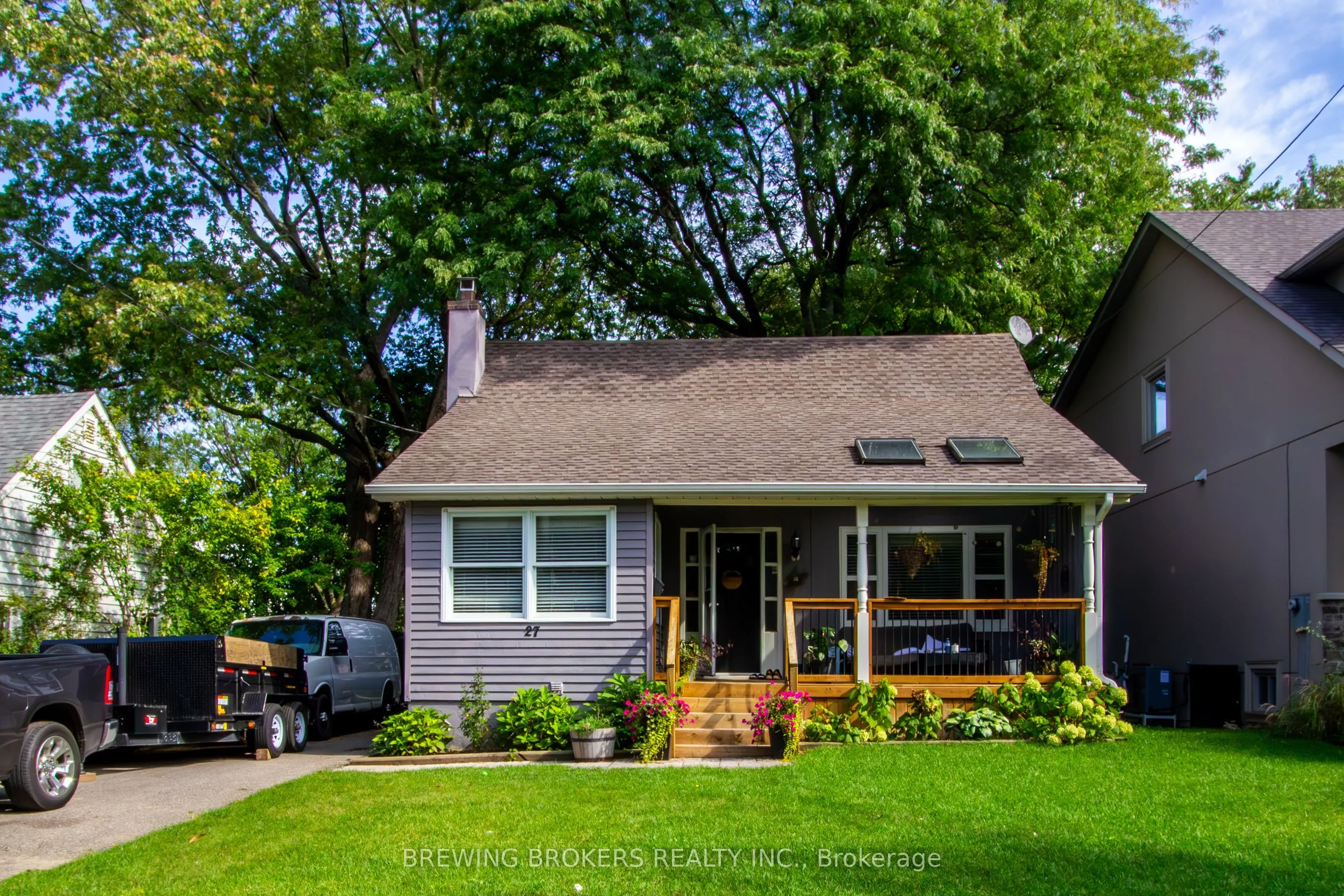 27 Pine Avenue N