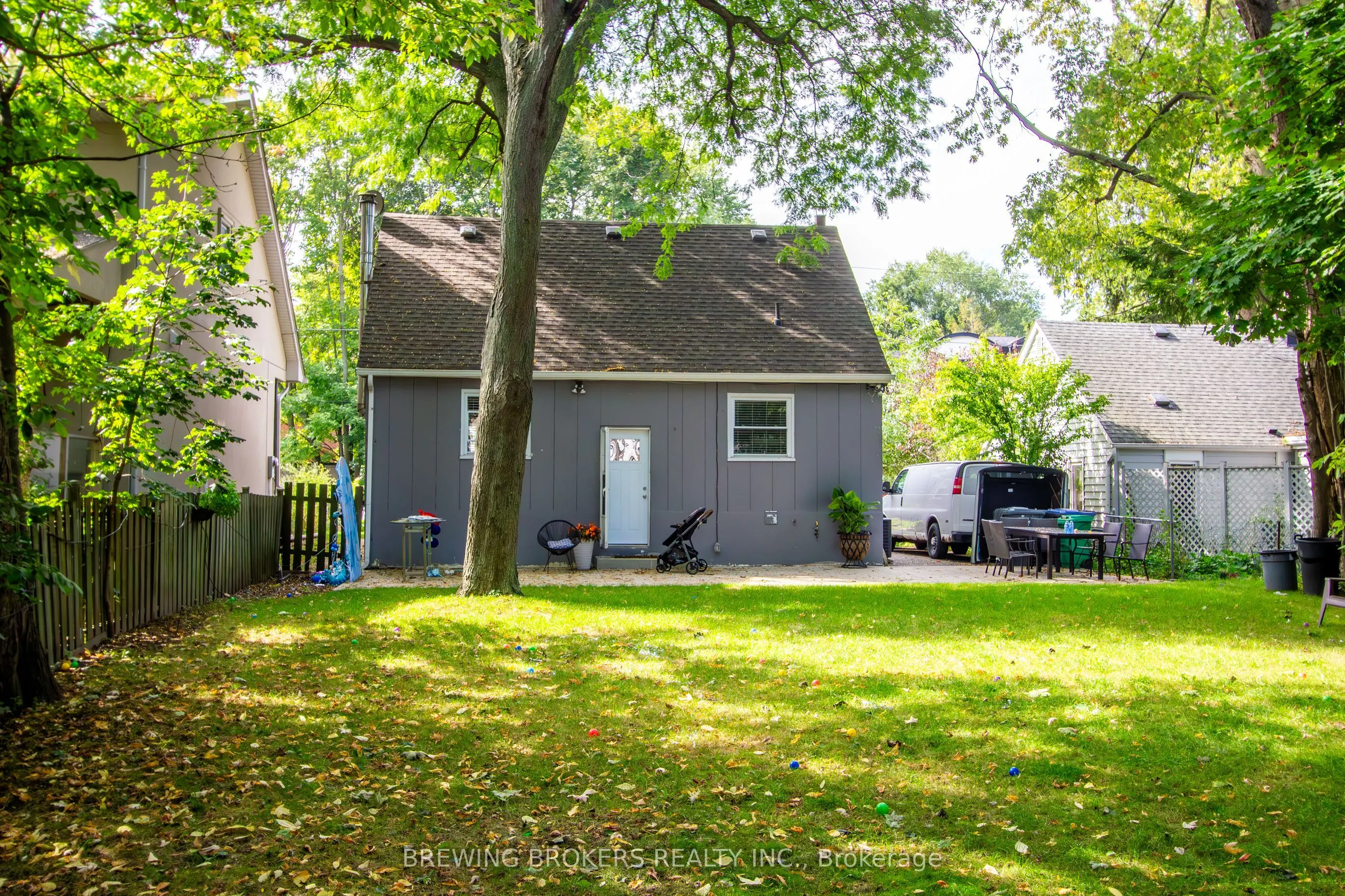27 Pine Avenue N