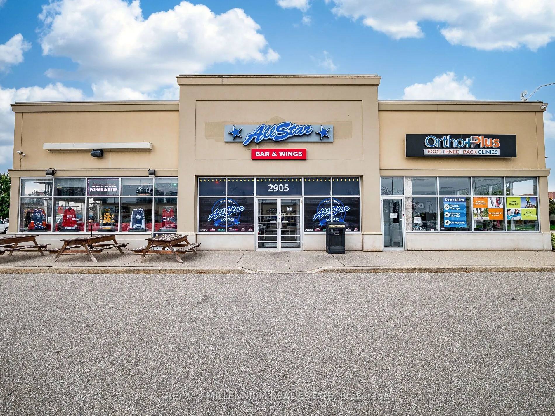 2905 Eglinton Avenue W