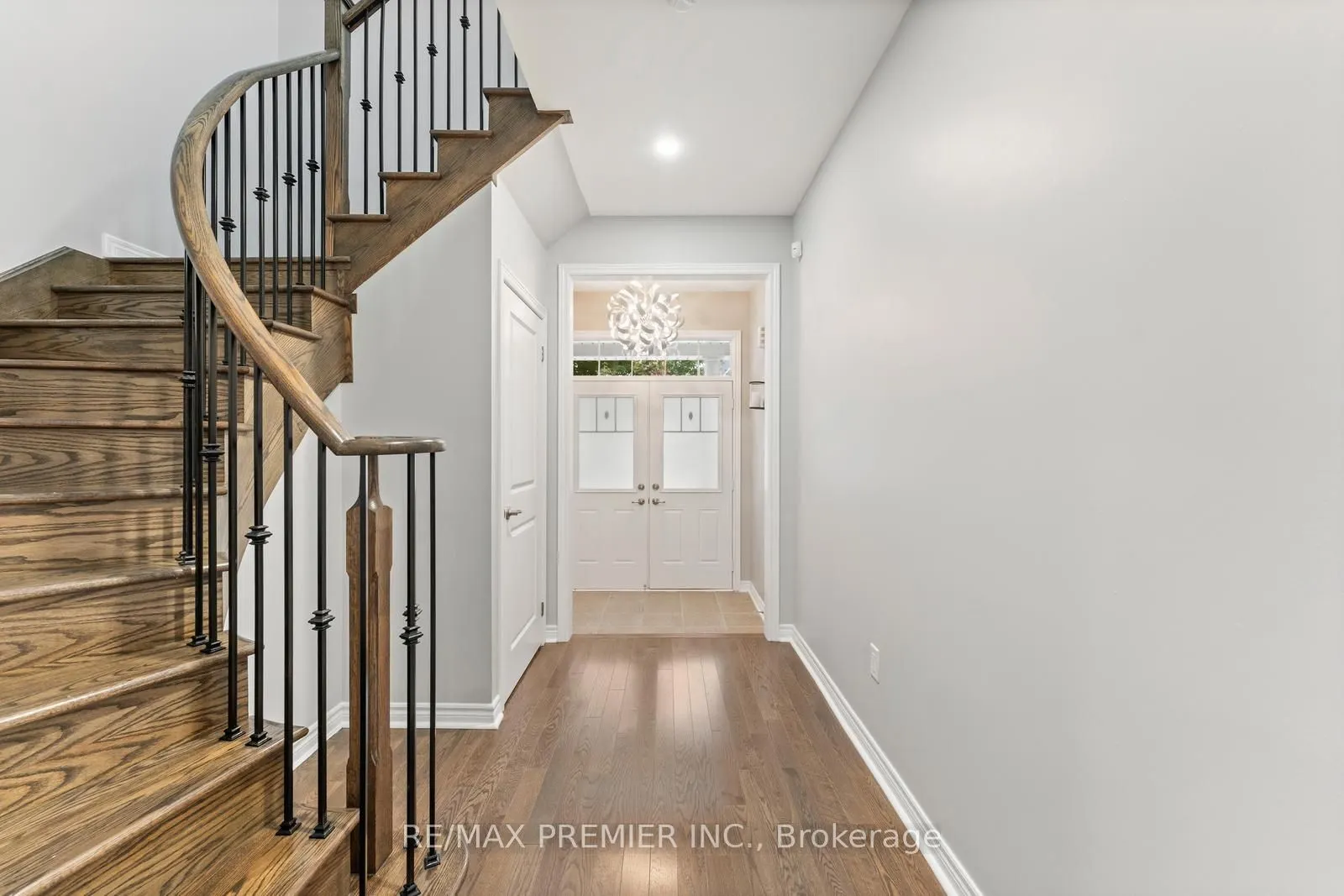 71 Hoey Crescent