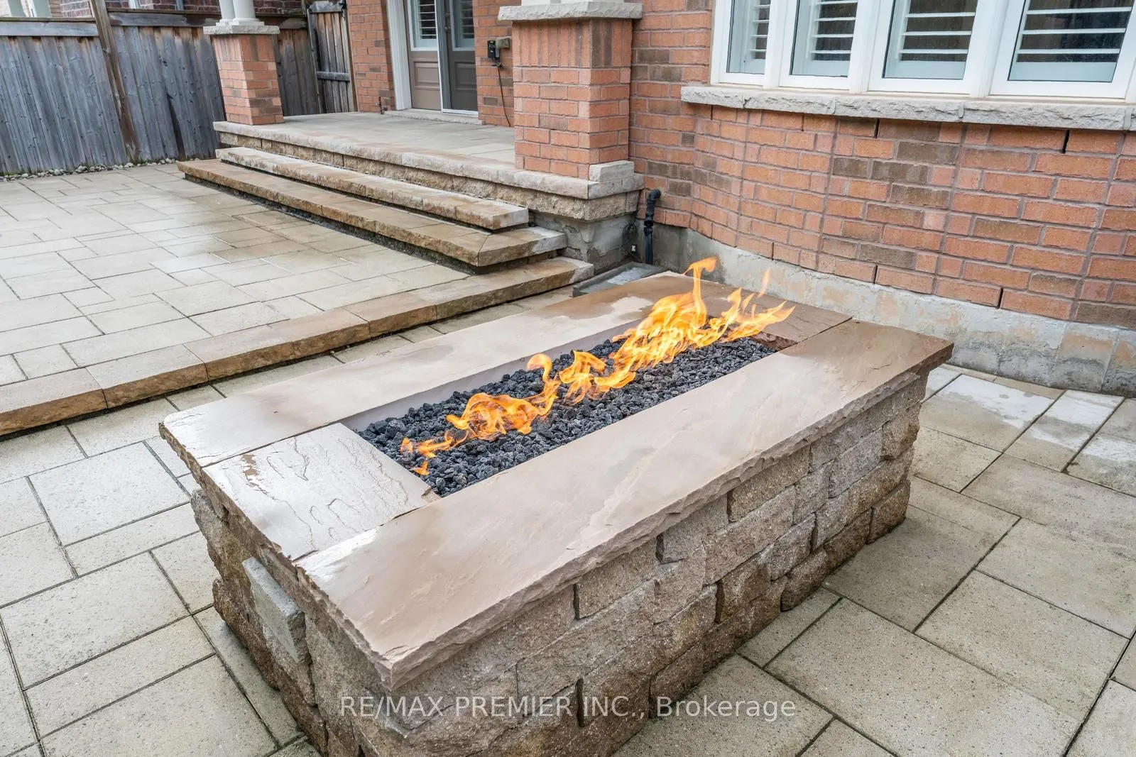 71 Hoey Crescent