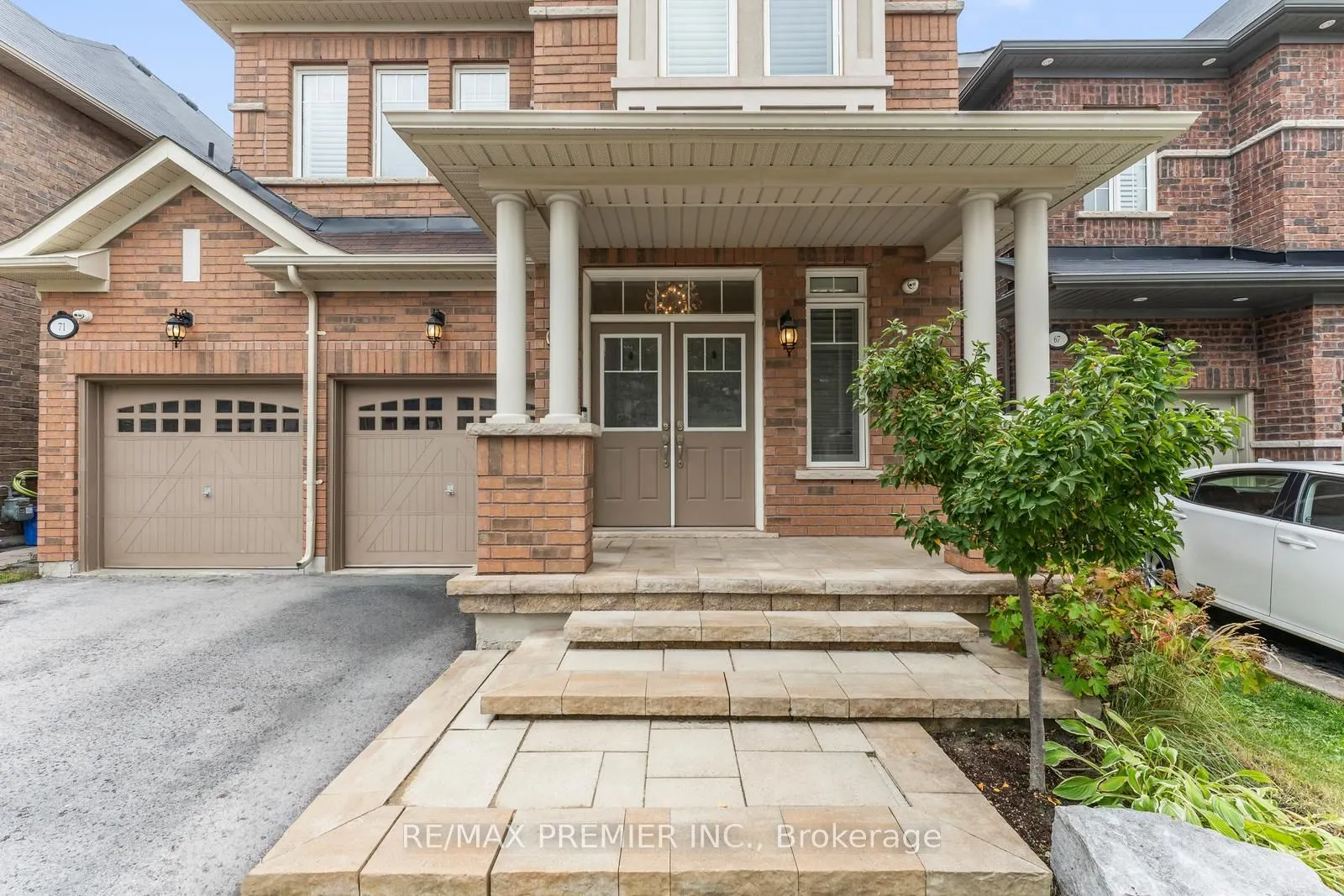 71 Hoey Crescent