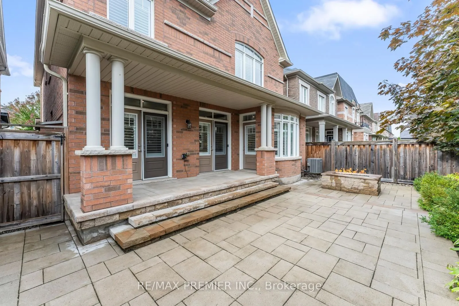 71 Hoey Crescent