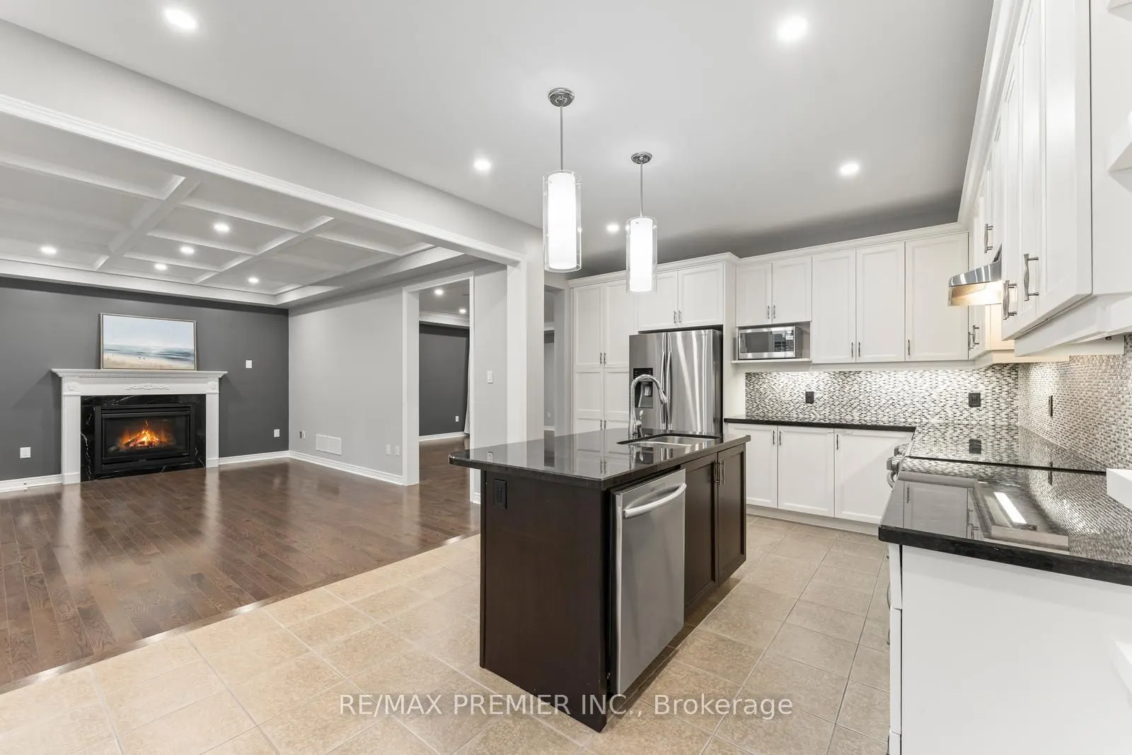 71 Hoey Crescent