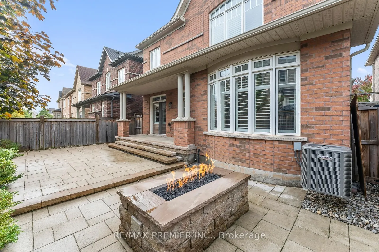 71 Hoey Crescent