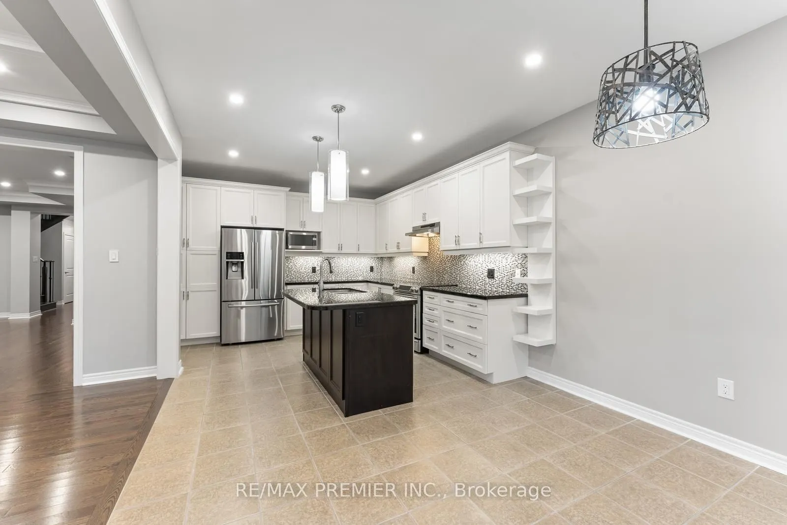 71 Hoey Crescent