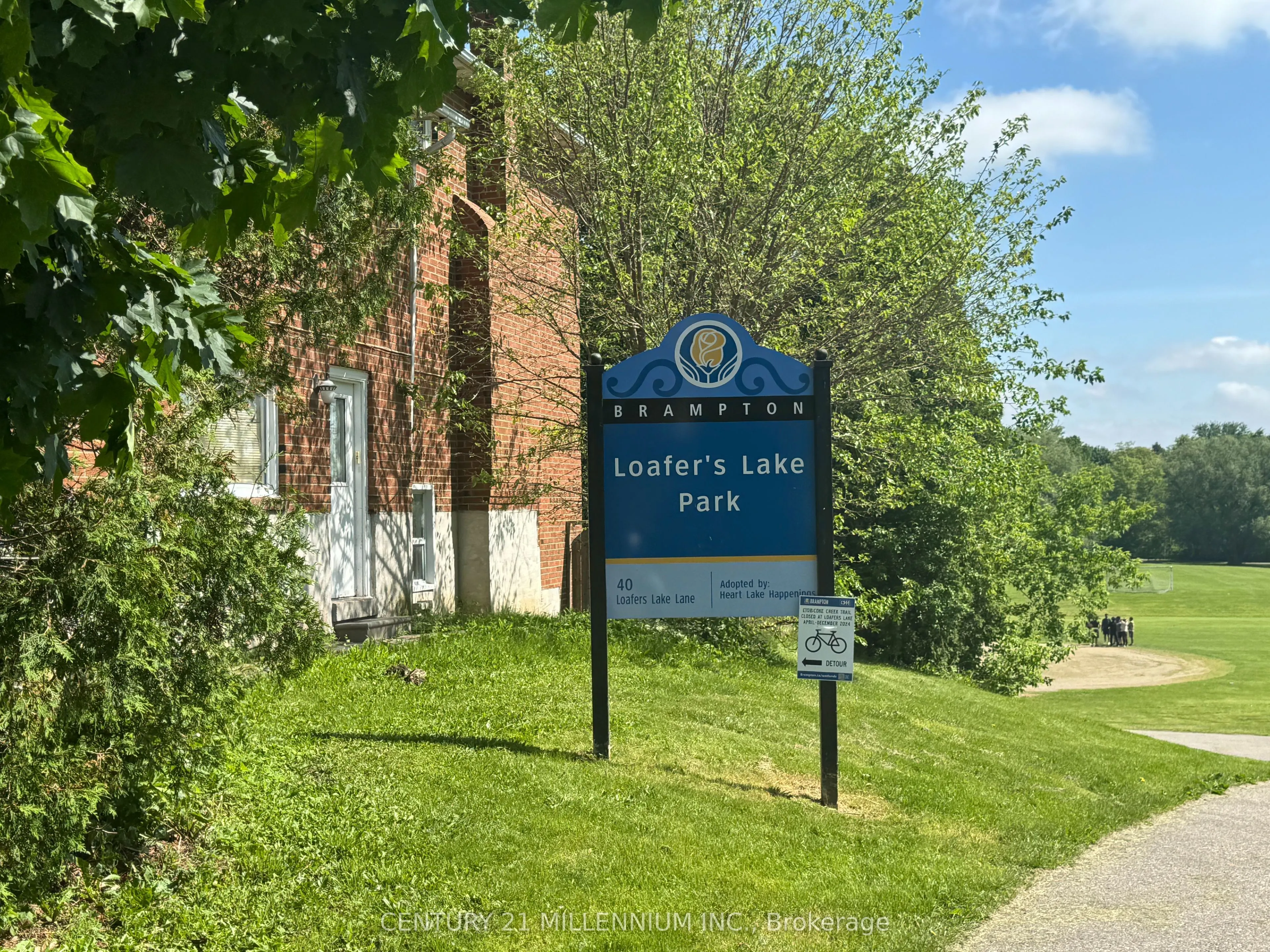 44 Lakecrest Trail