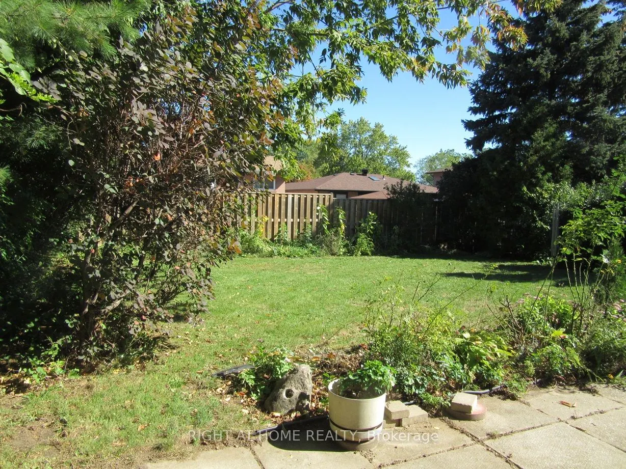 1588 Hobbs Crescent