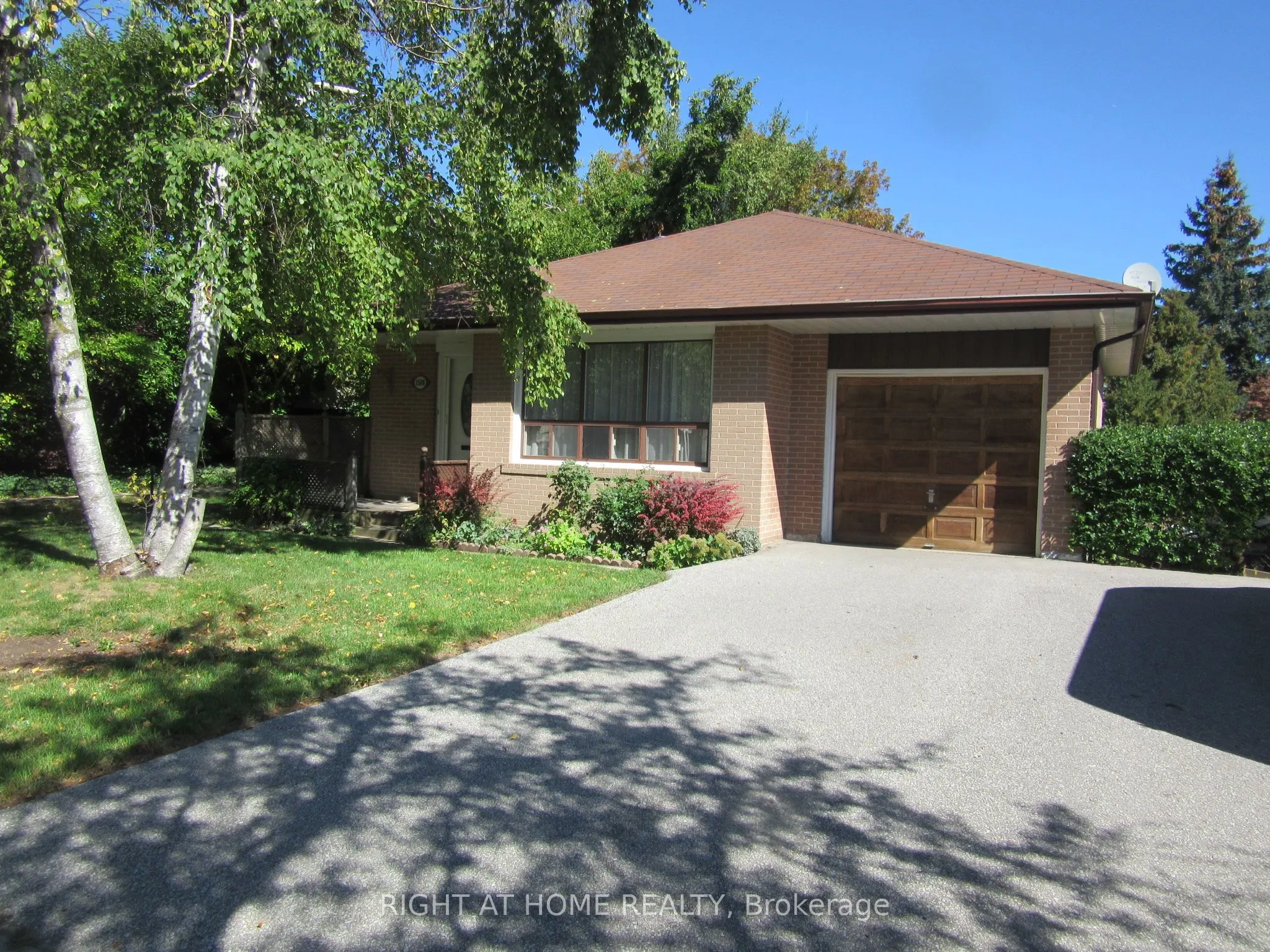 1588 Hobbs Crescent