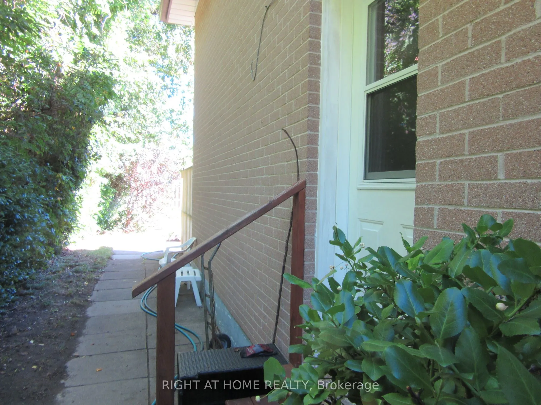 1588 Hobbs Crescent