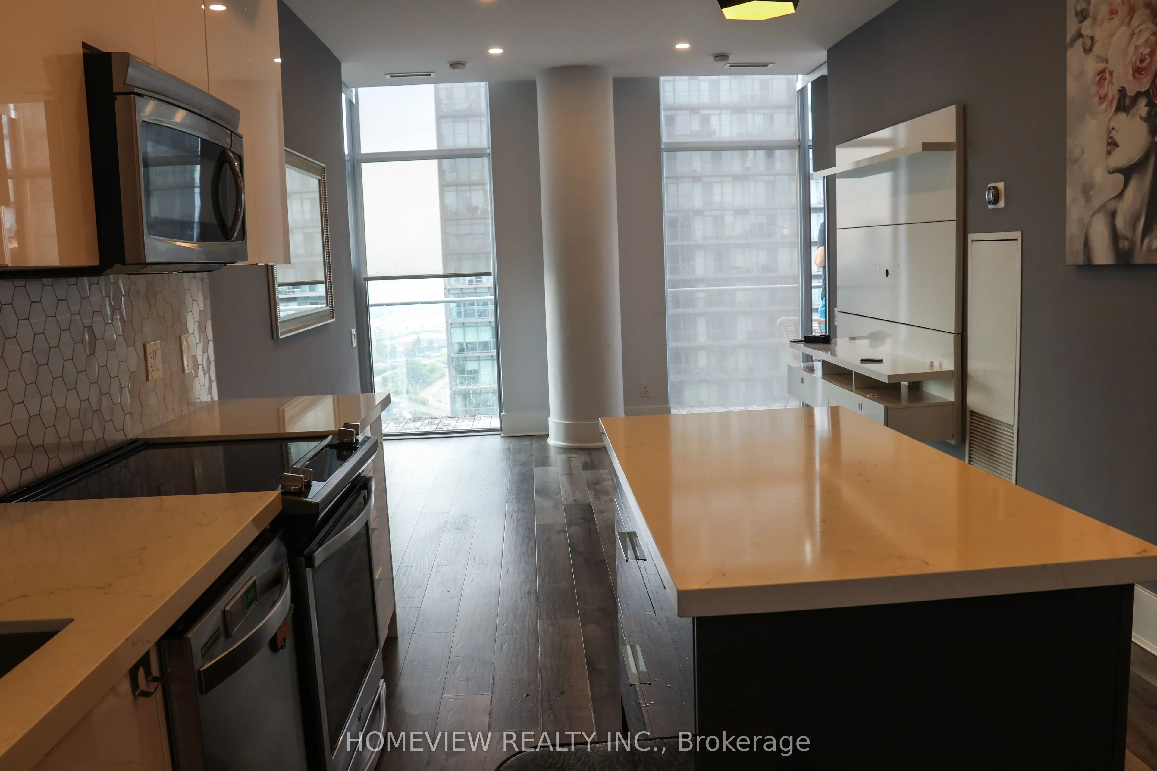 103 The Queensway, #PH06