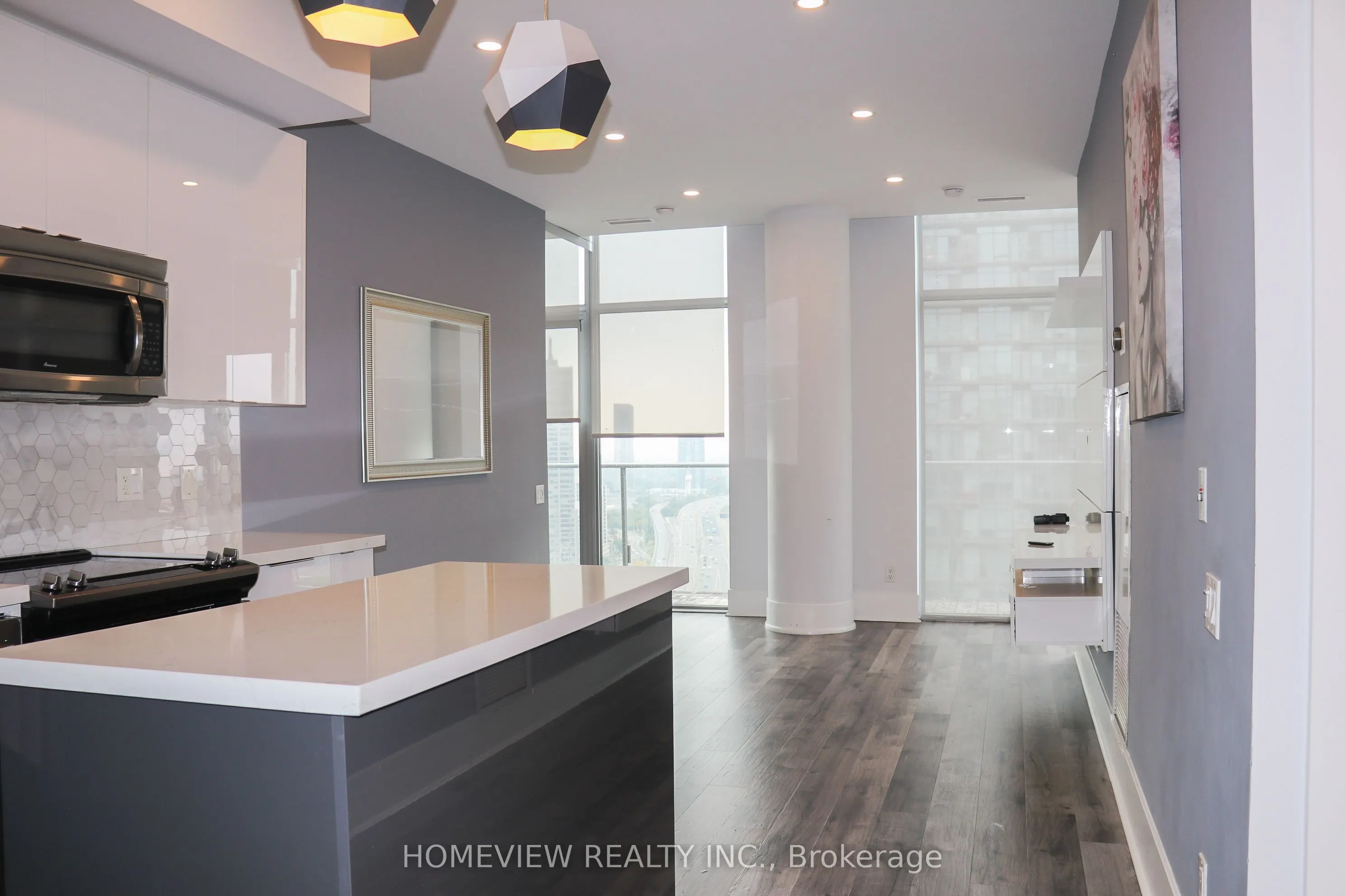103 The Queensway, #PH06