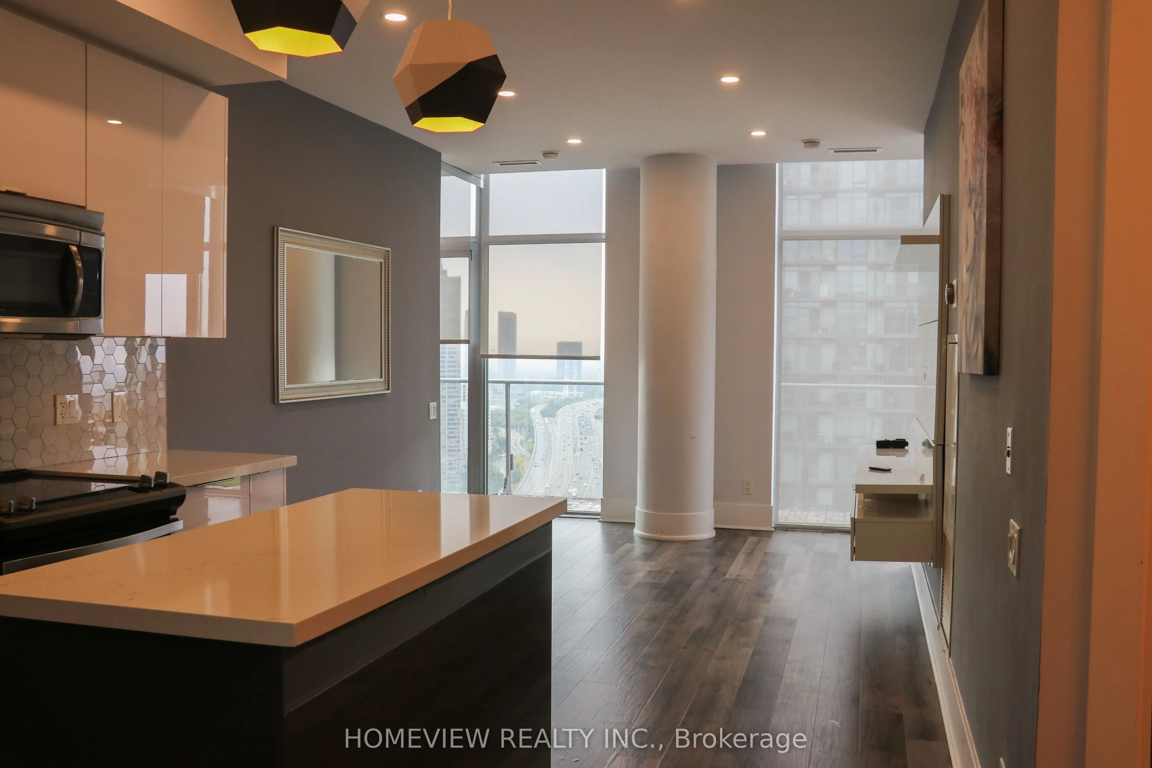 103 The Queensway, #PH06