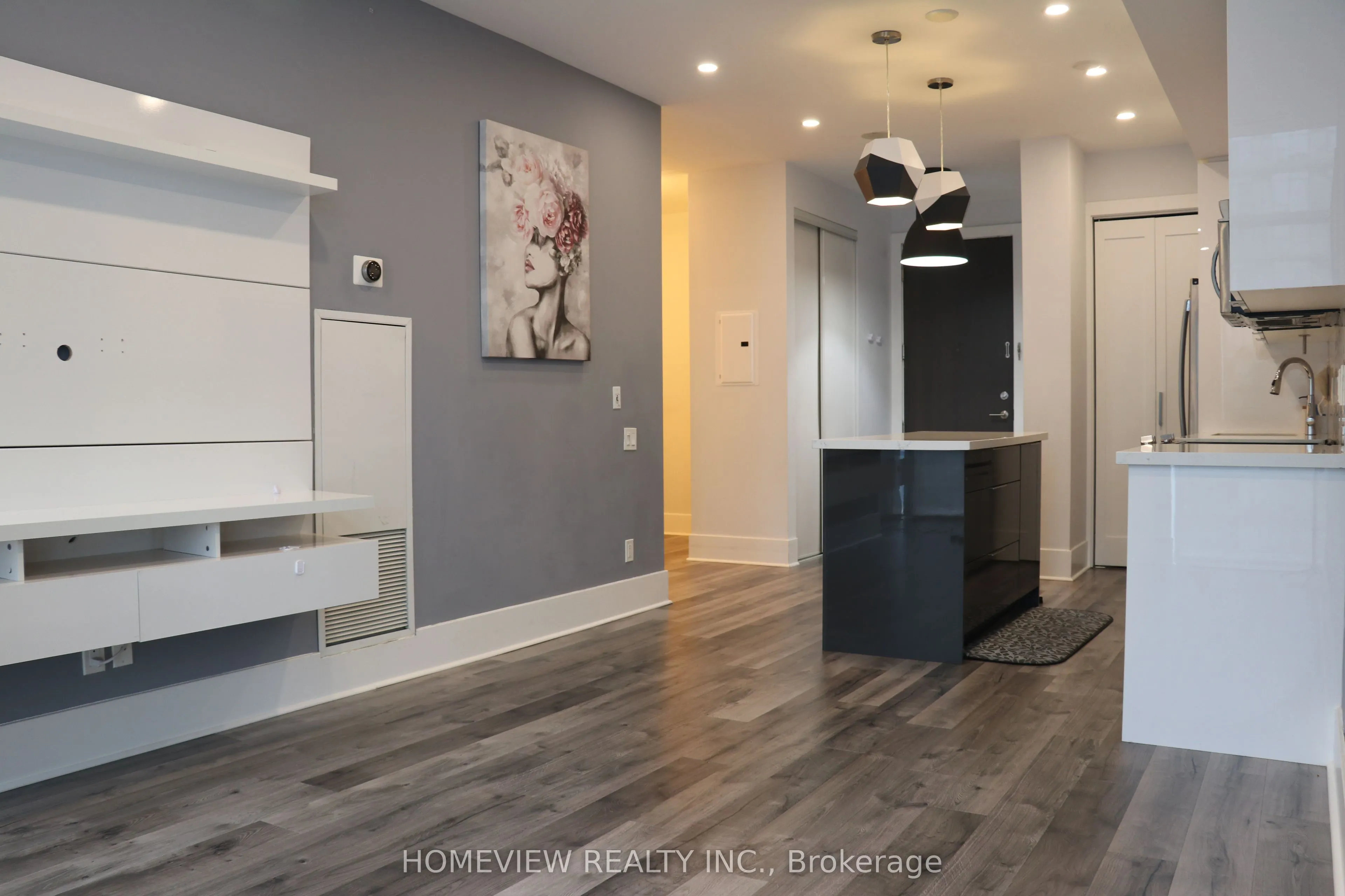 103 The Queensway, #PH06