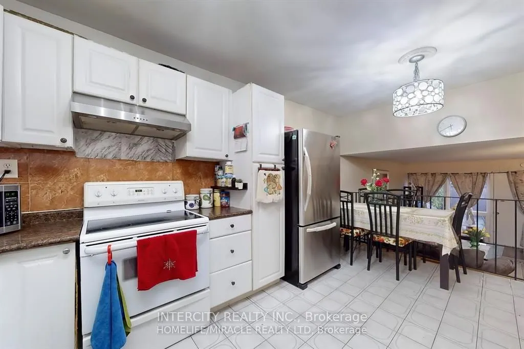 61 Driftwood Avenue, #7