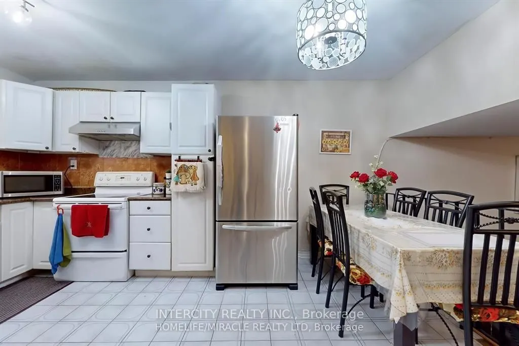 61 Driftwood Avenue, #7