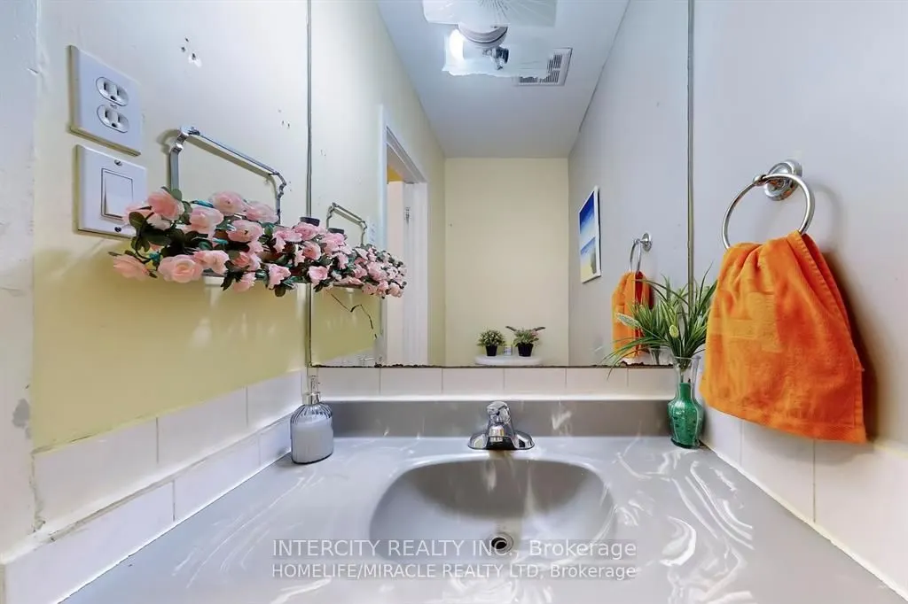 61 Driftwood Avenue, #7
