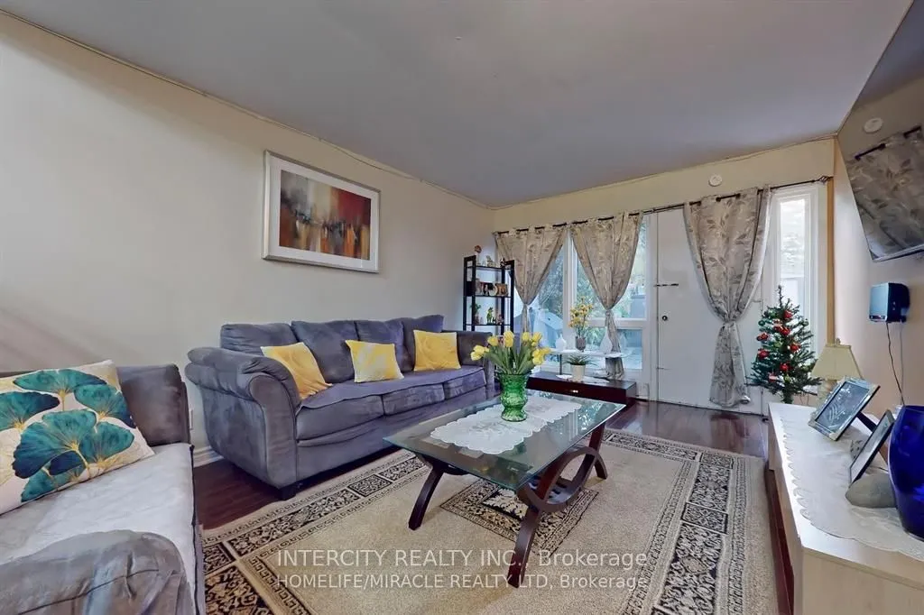 61 Driftwood Avenue, #7