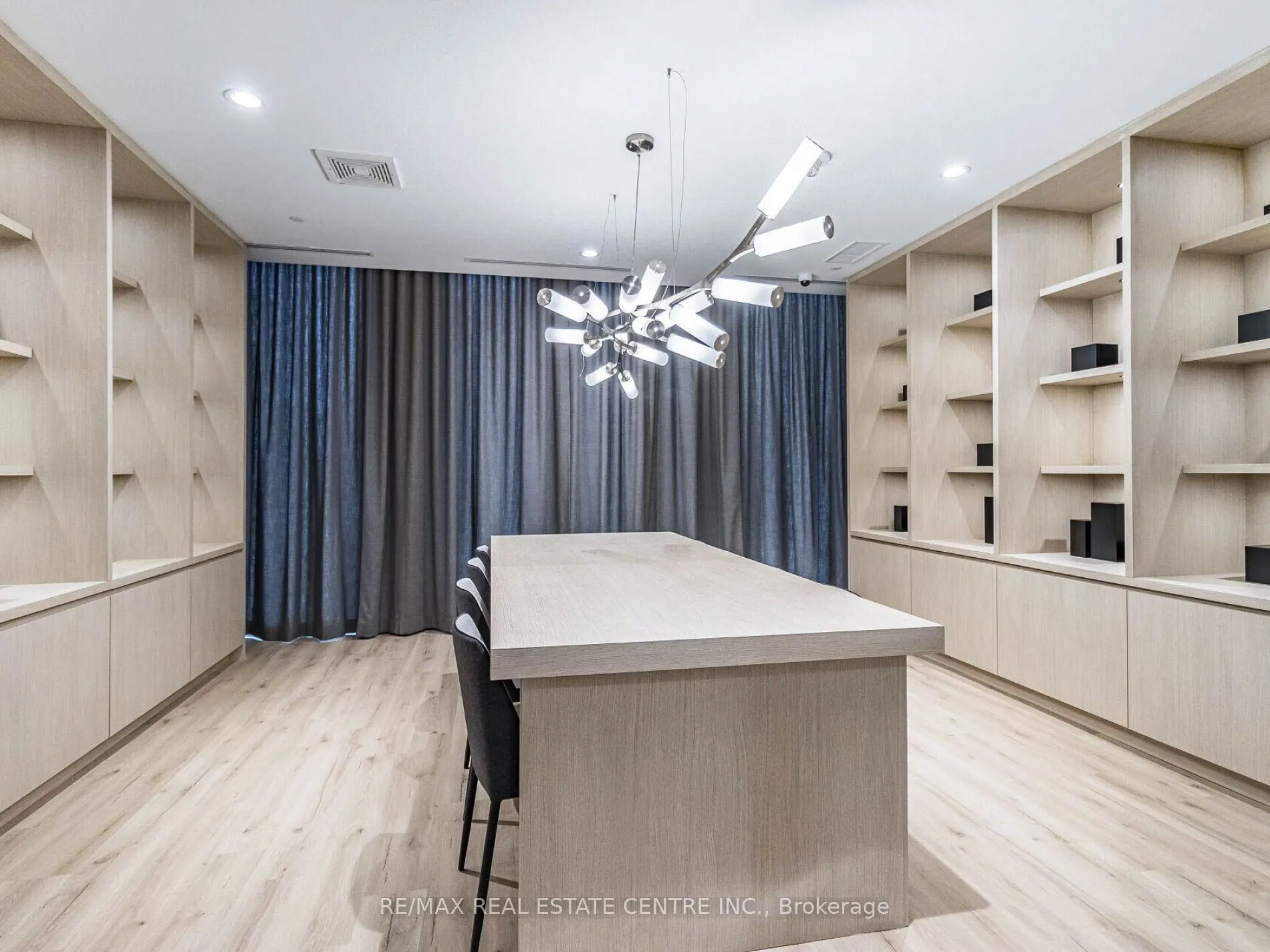 215 VETERANS Drive, #211