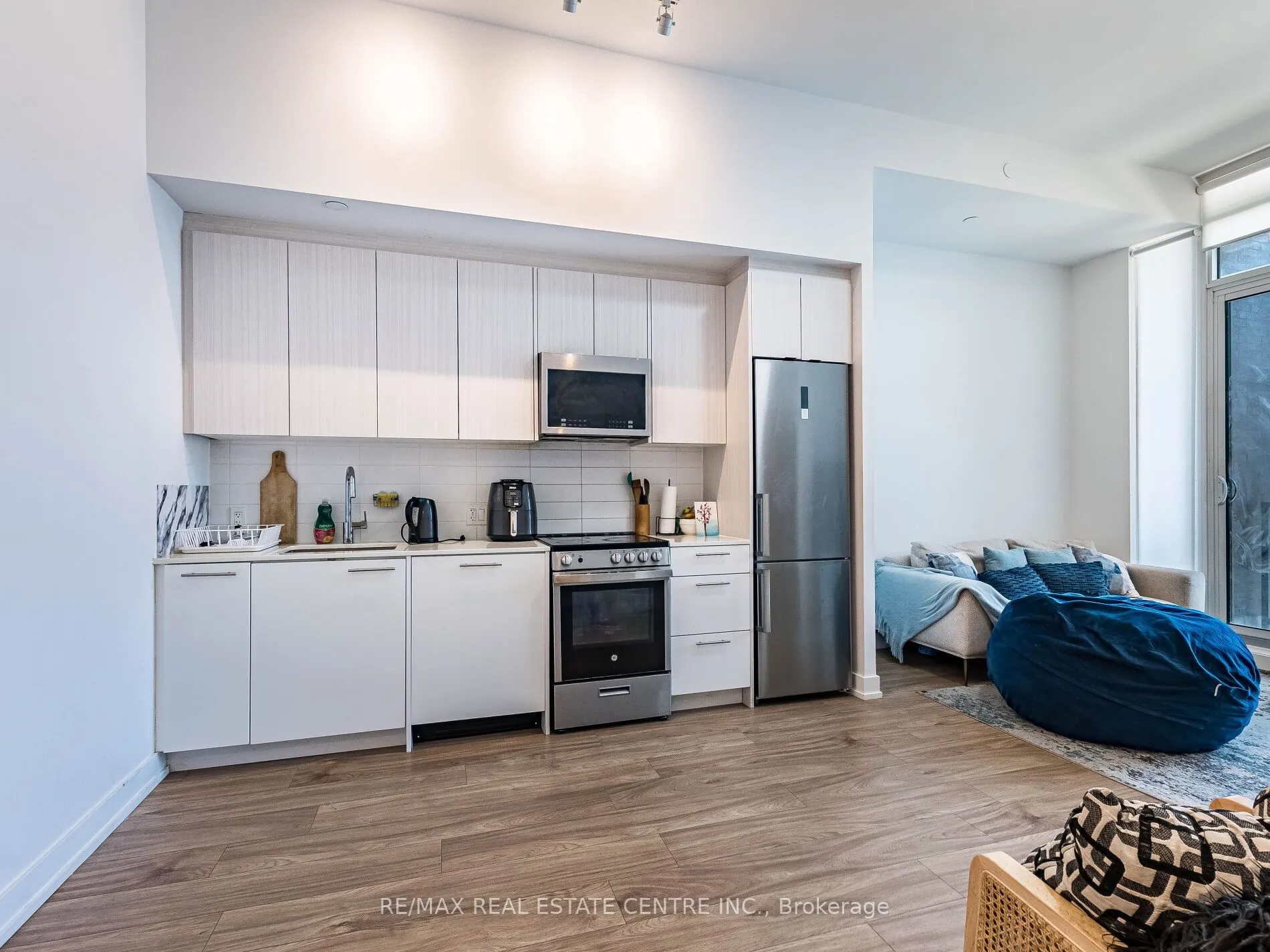 215 VETERANS Drive, #211