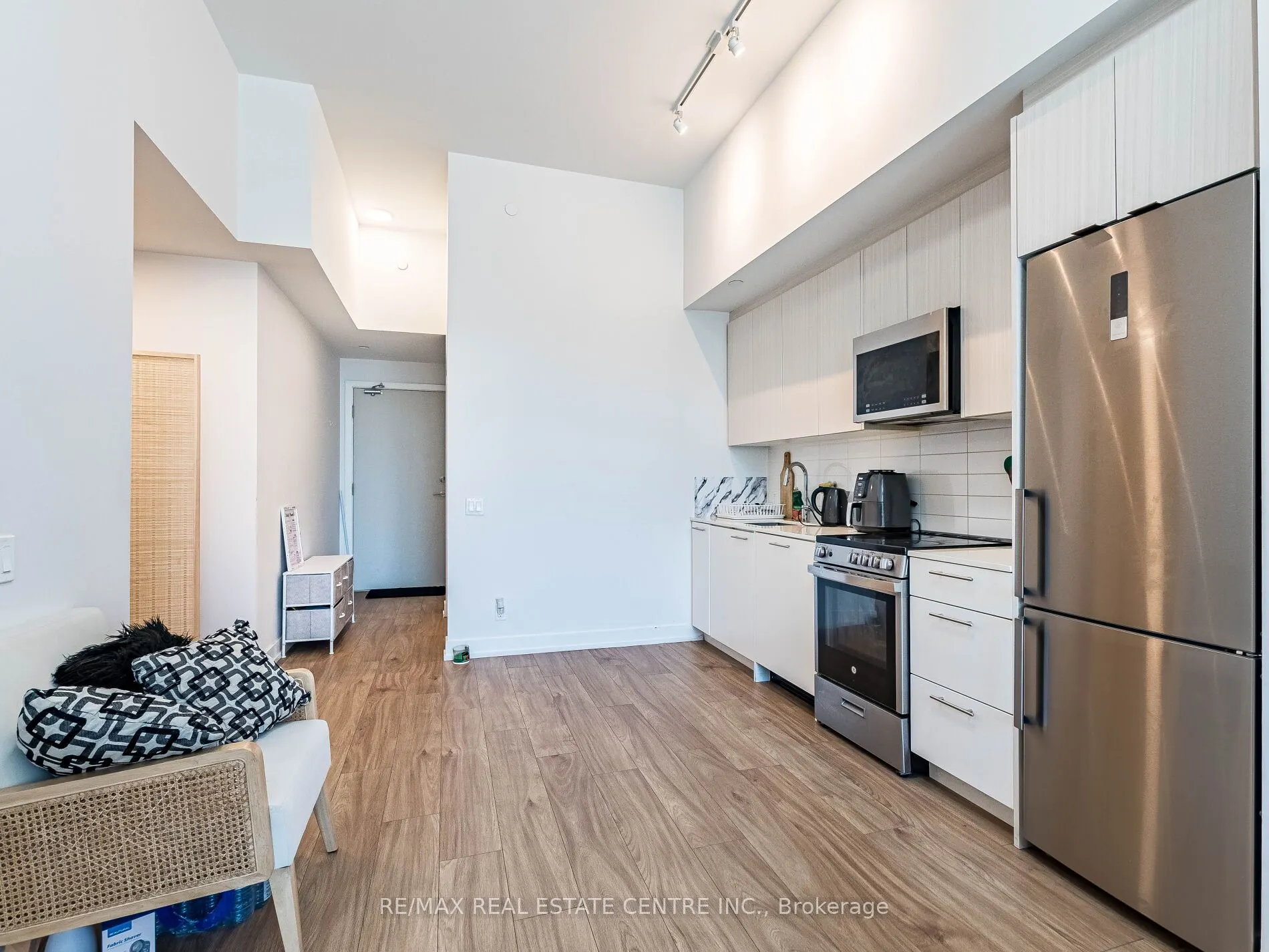 215 VETERANS Drive, #211
