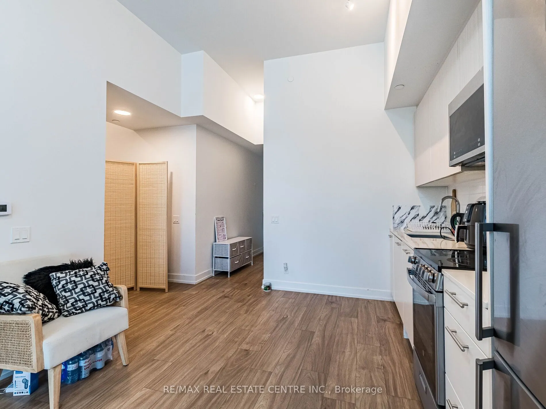 215 VETERANS Drive, #211