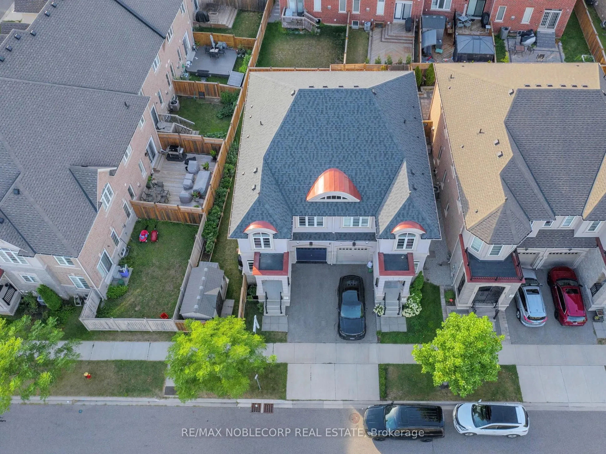 593 Settlers Road W