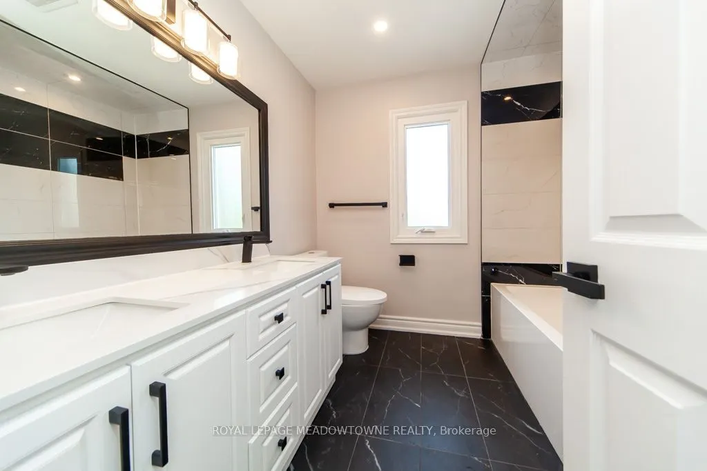 328 Bristol Road W