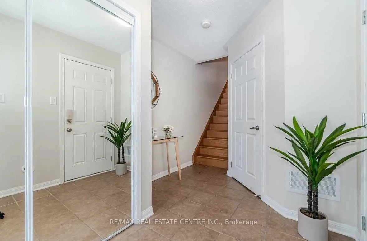 271 Woodley Crescent S