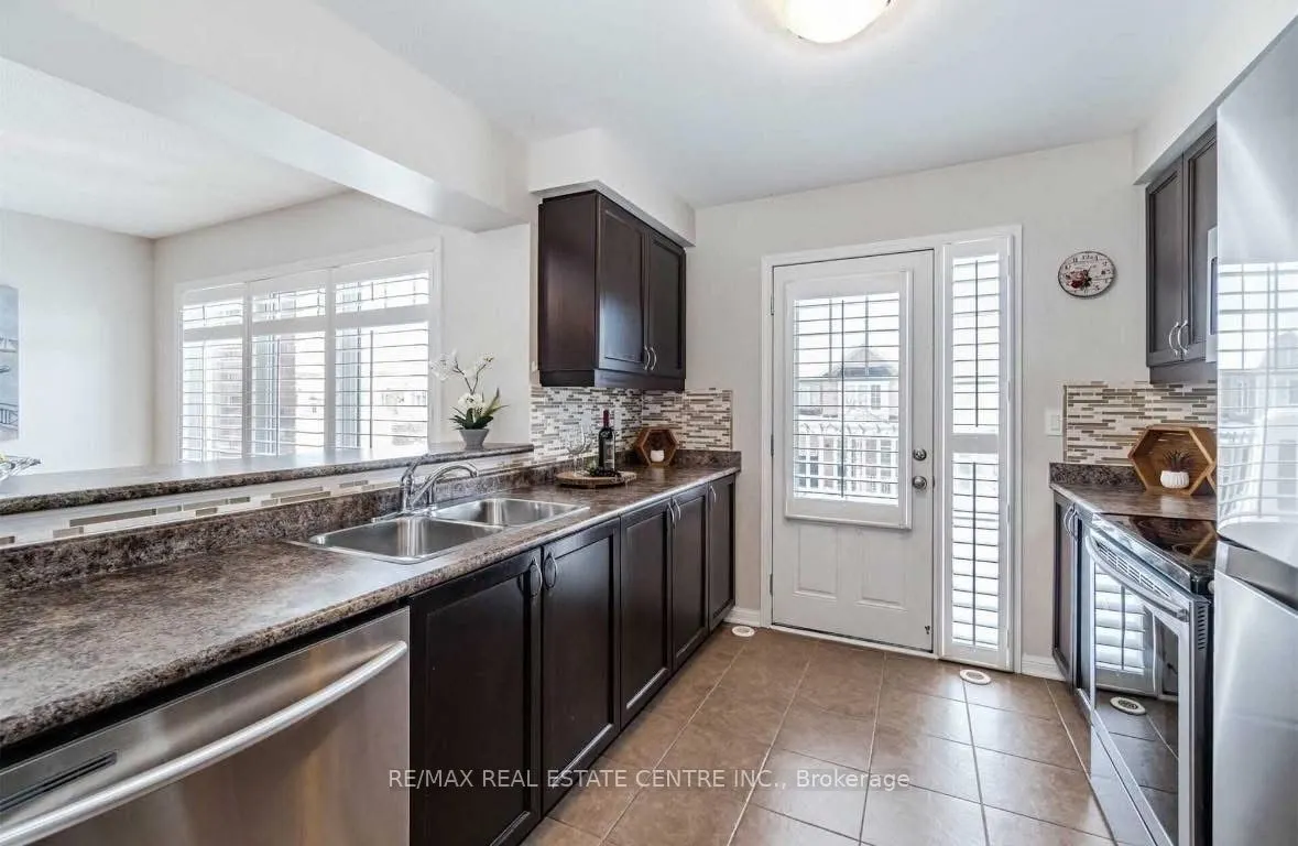 271 Woodley Crescent S