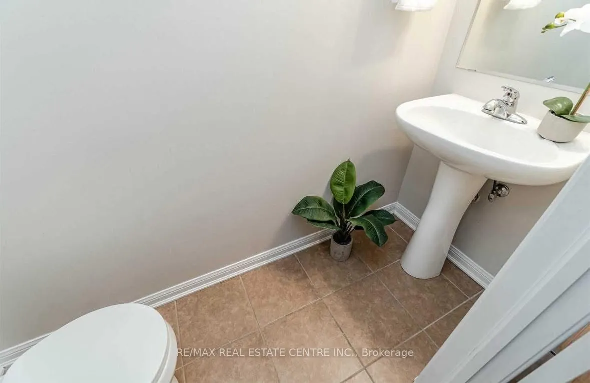 271 Woodley Crescent S