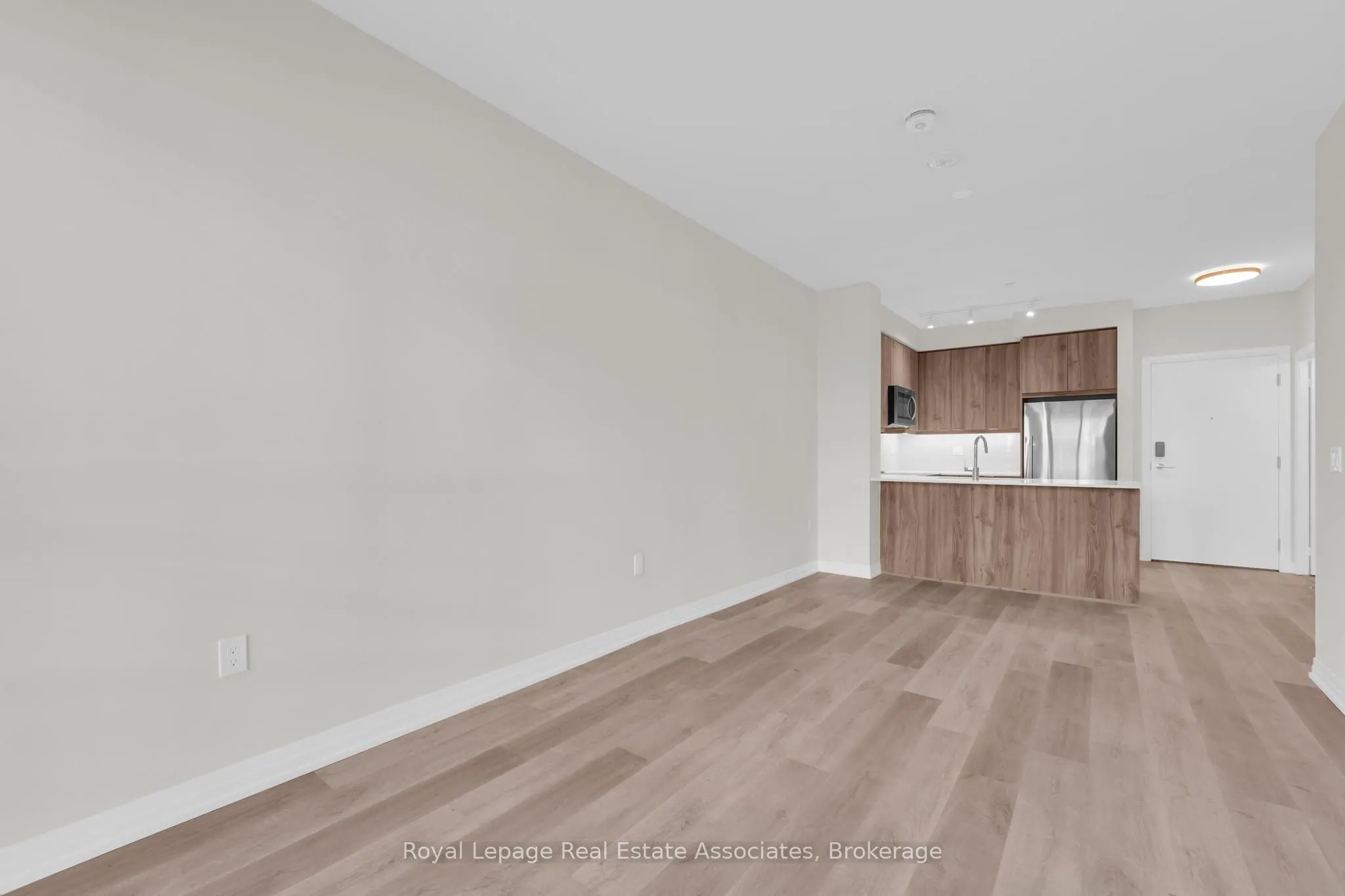 15 Watergarden Drive, #220