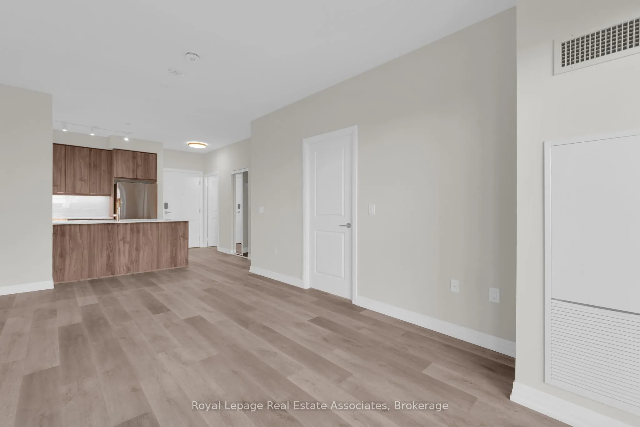 15 Watergarden Drive, #220