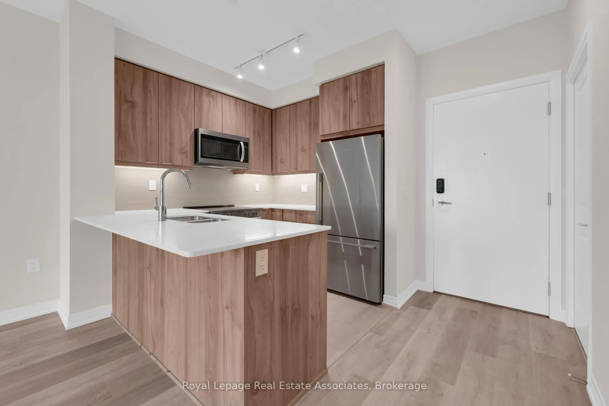 15 Watergarden Drive, #220