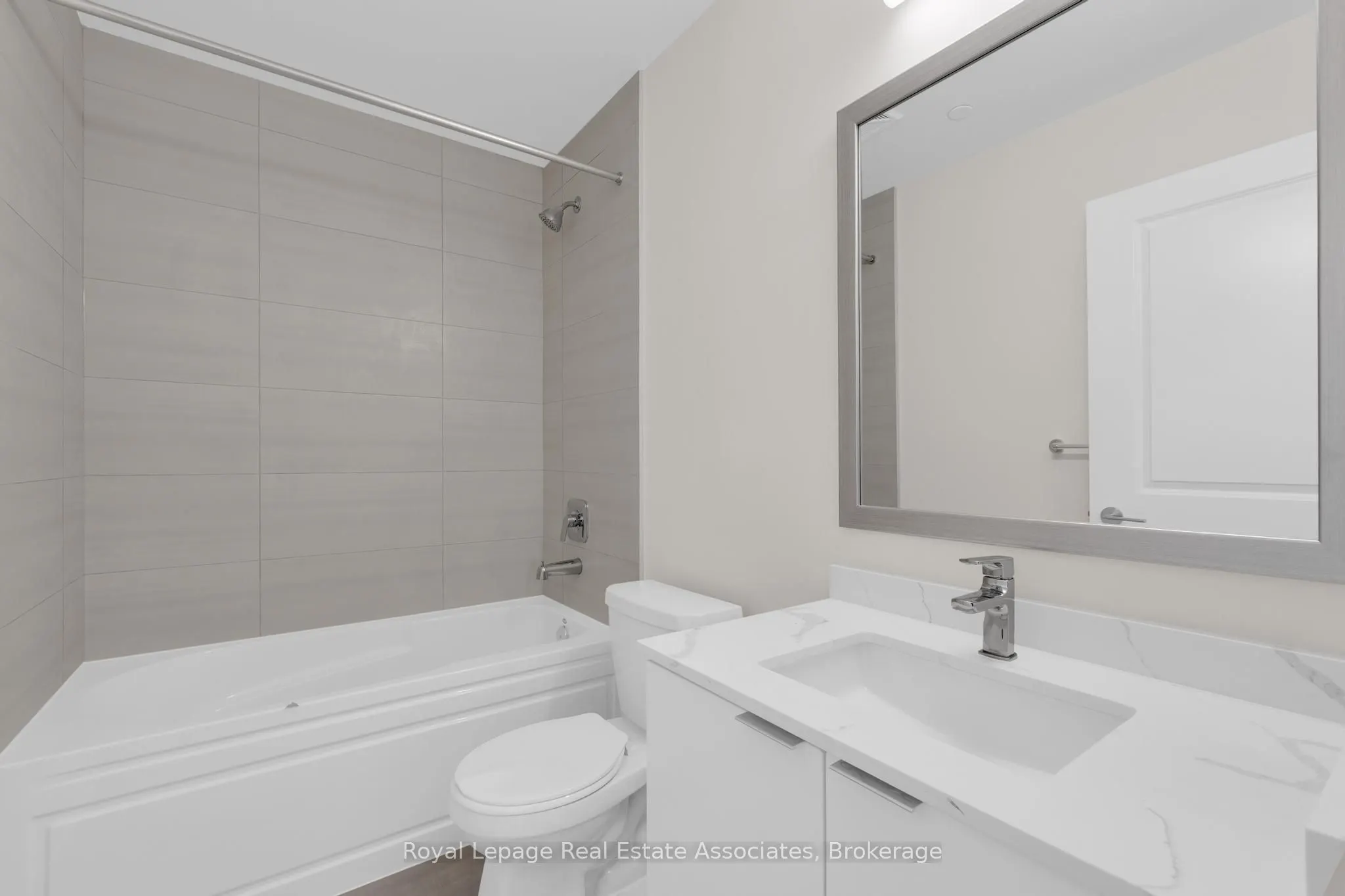 15 Watergarden Drive, #220