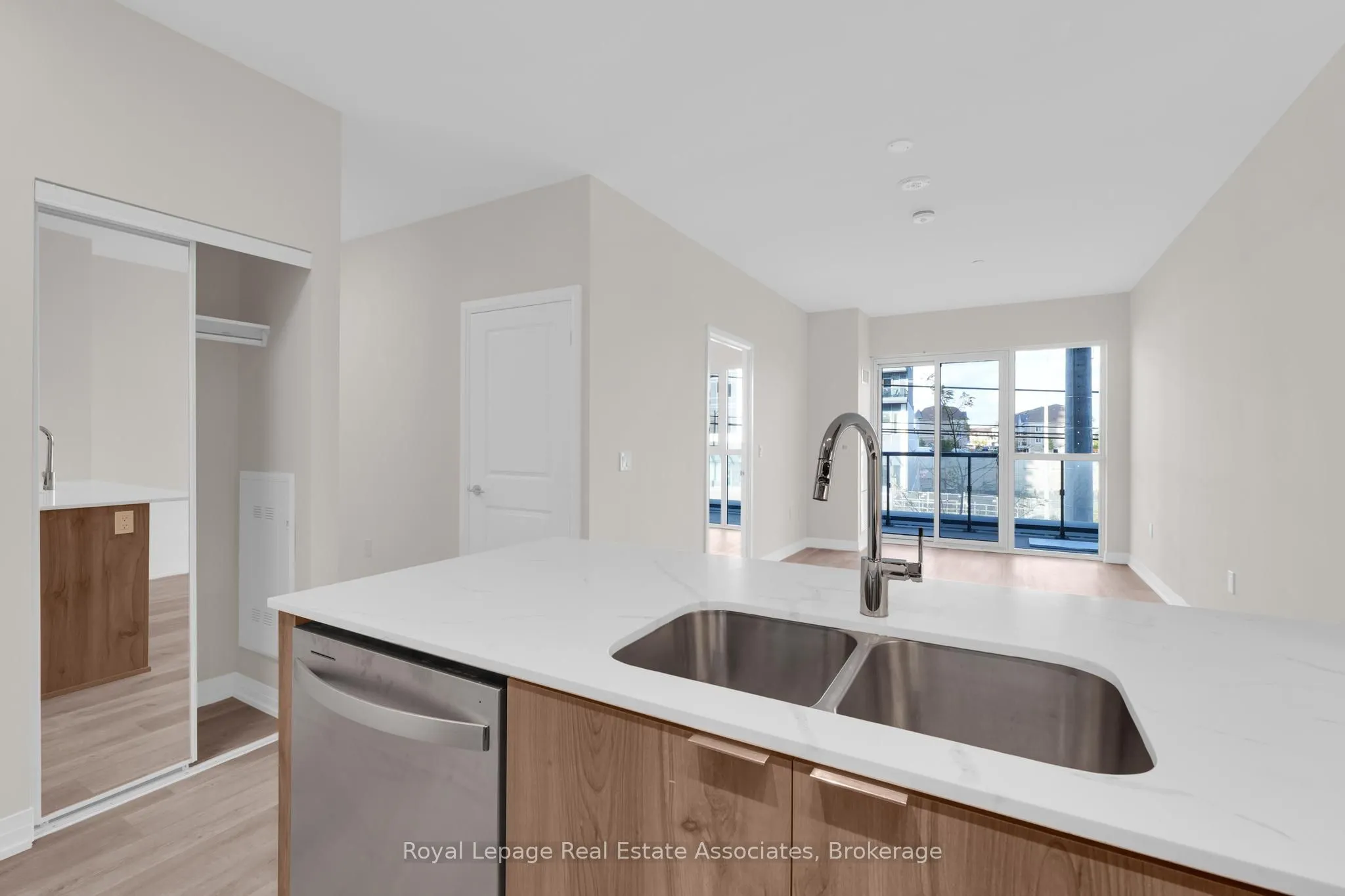 15 Watergarden Drive, #220