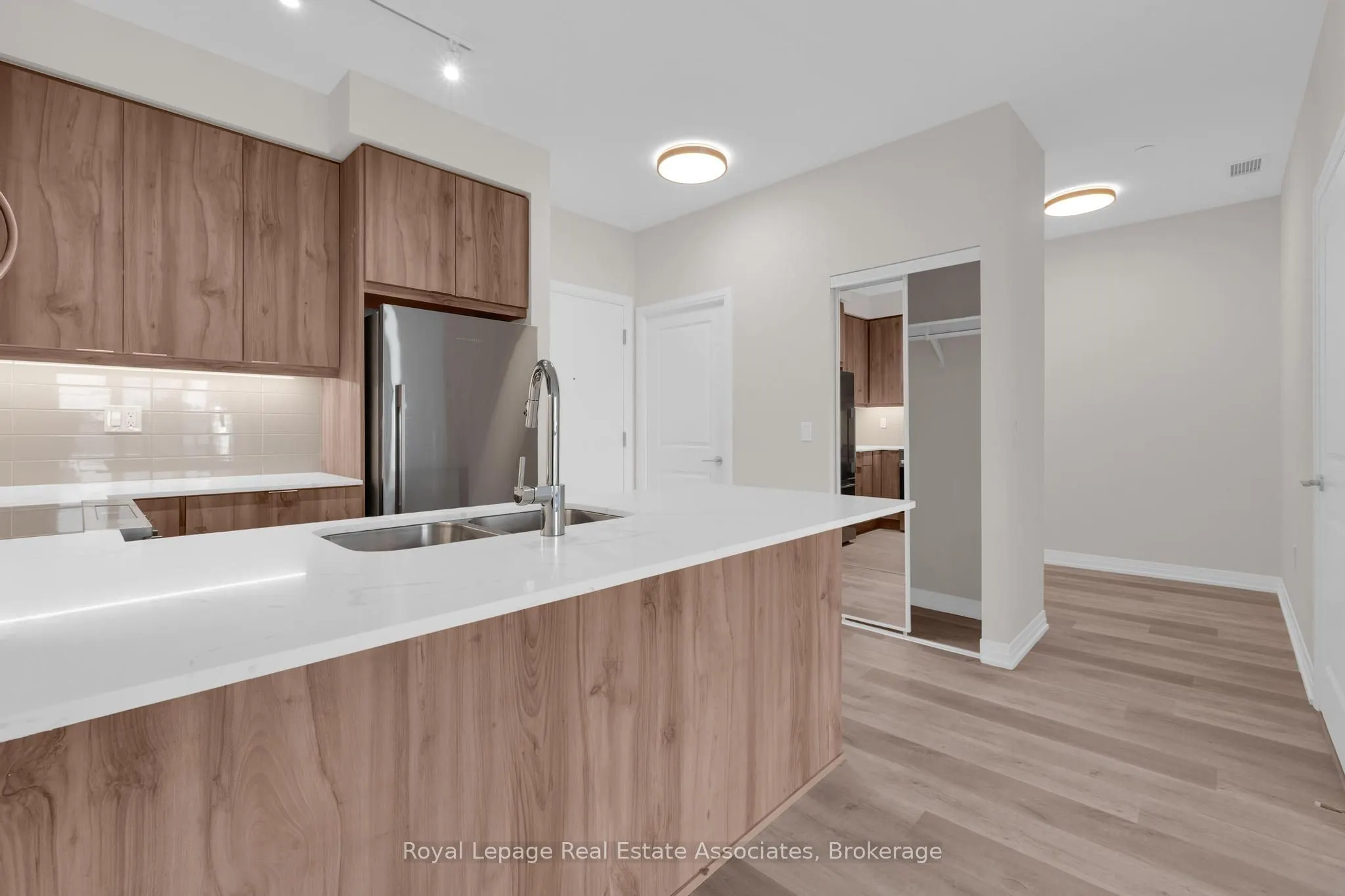 15 Watergarden Drive, #220