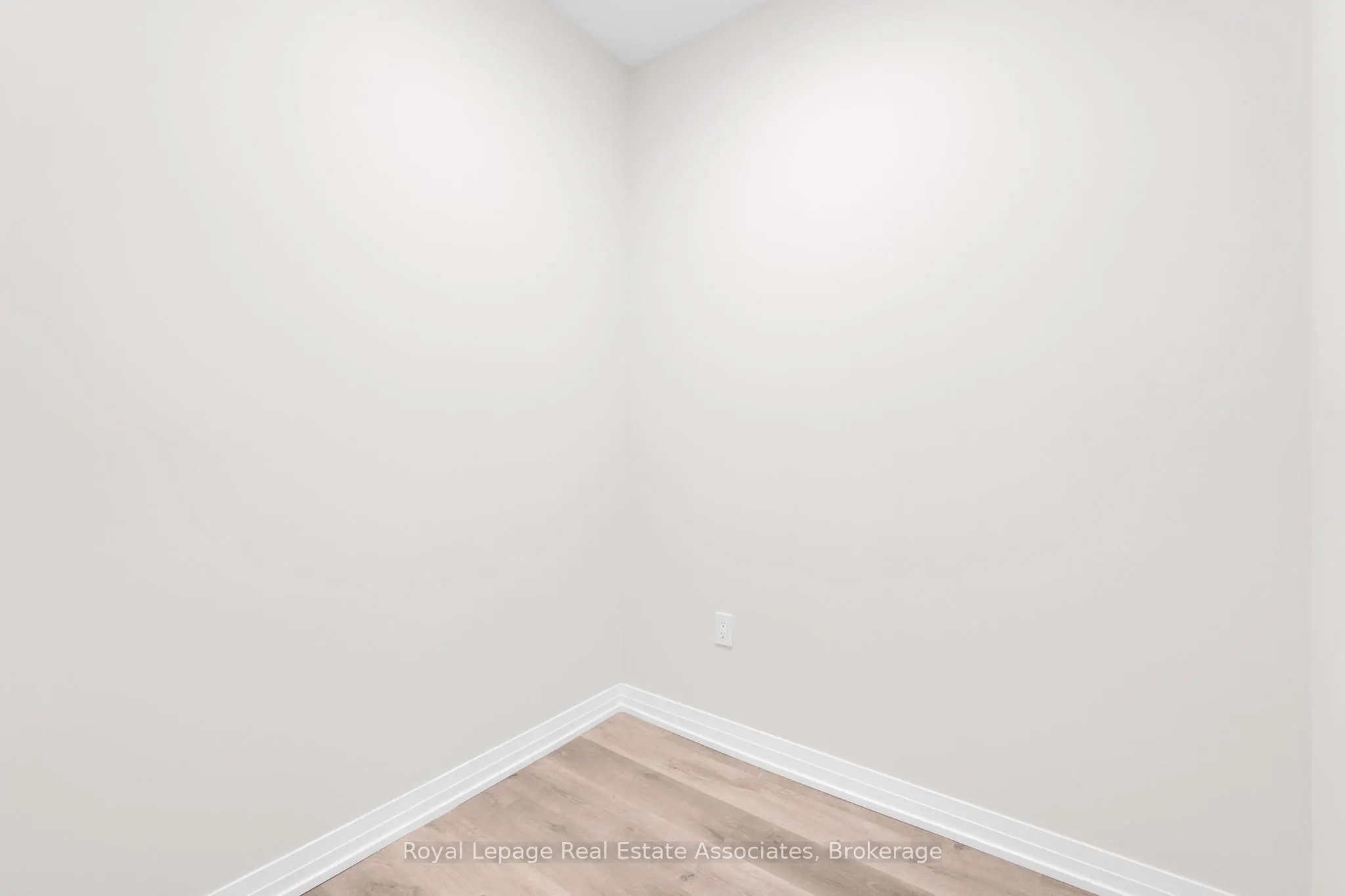 15 Watergarden Drive, #220