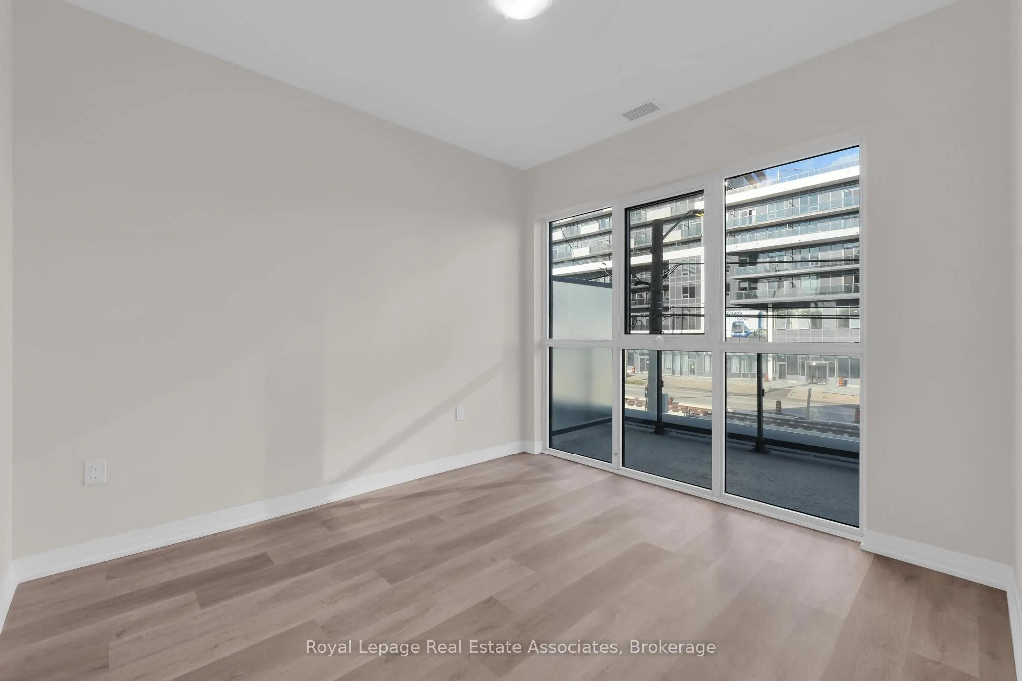 15 Watergarden Drive, #220