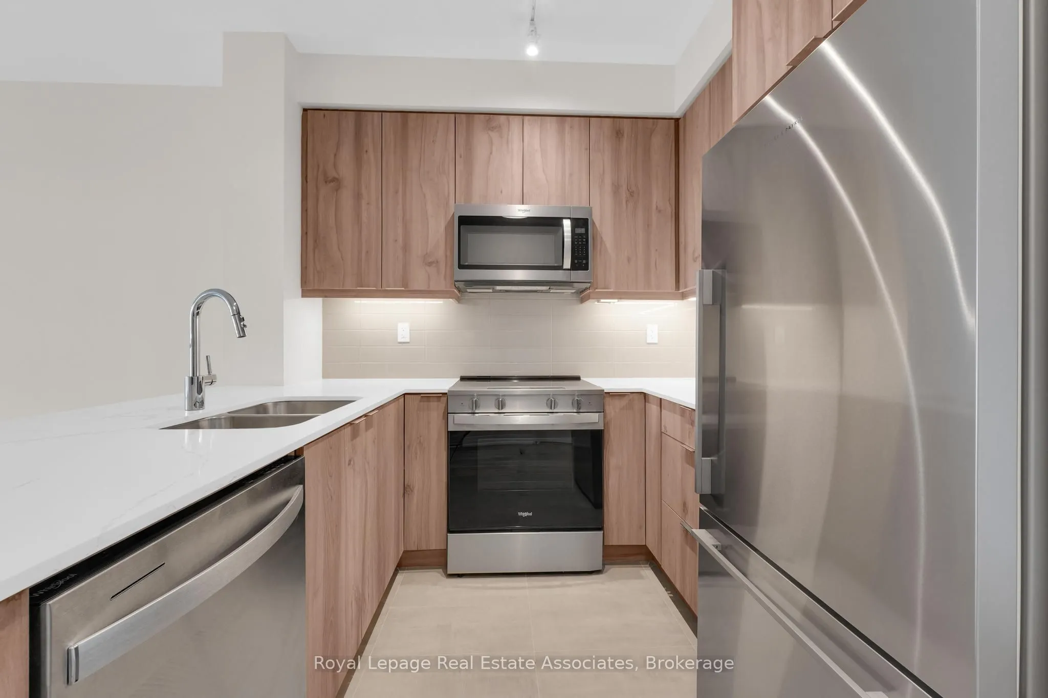 15 Watergarden Drive, #220
