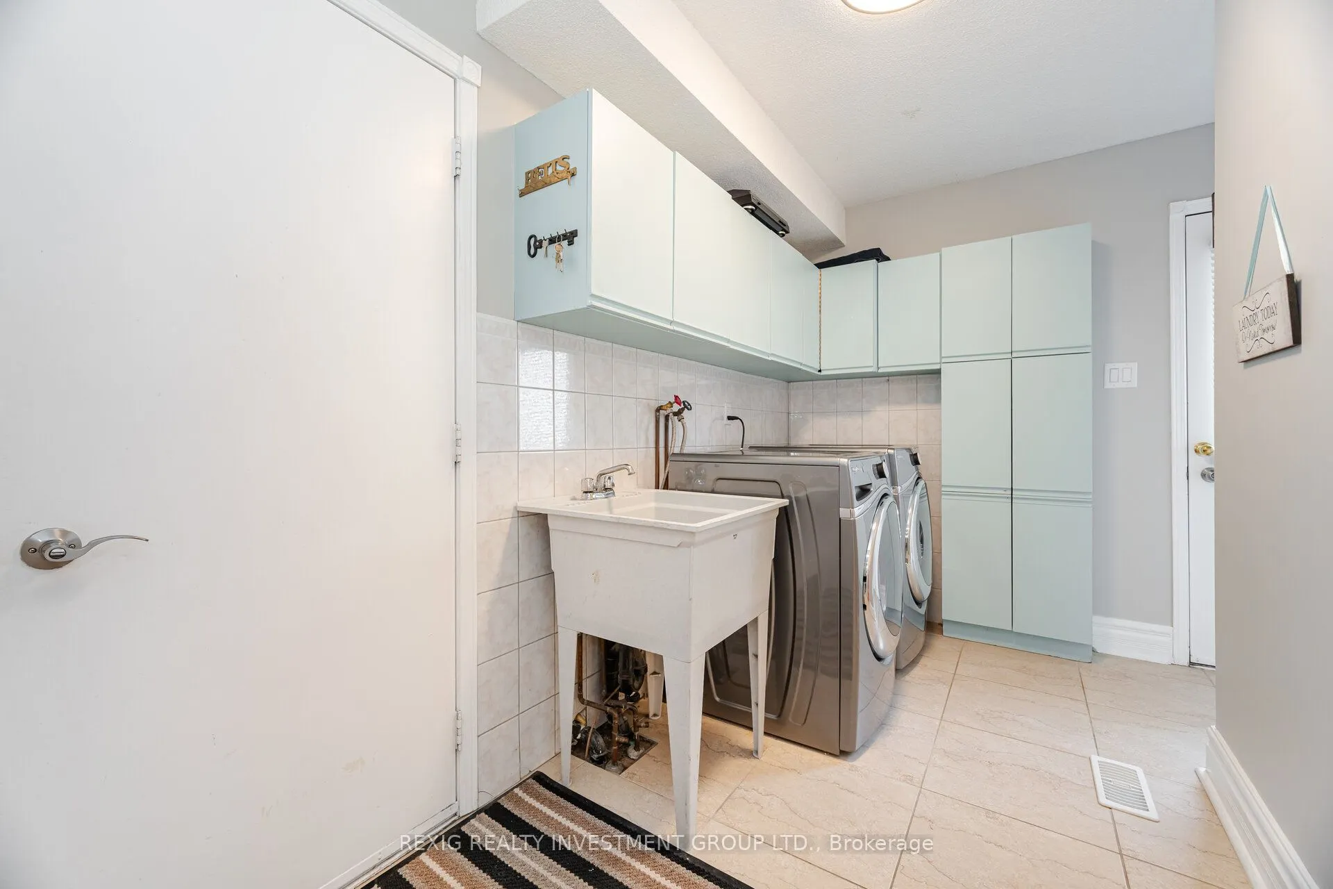 66 Settler Court
