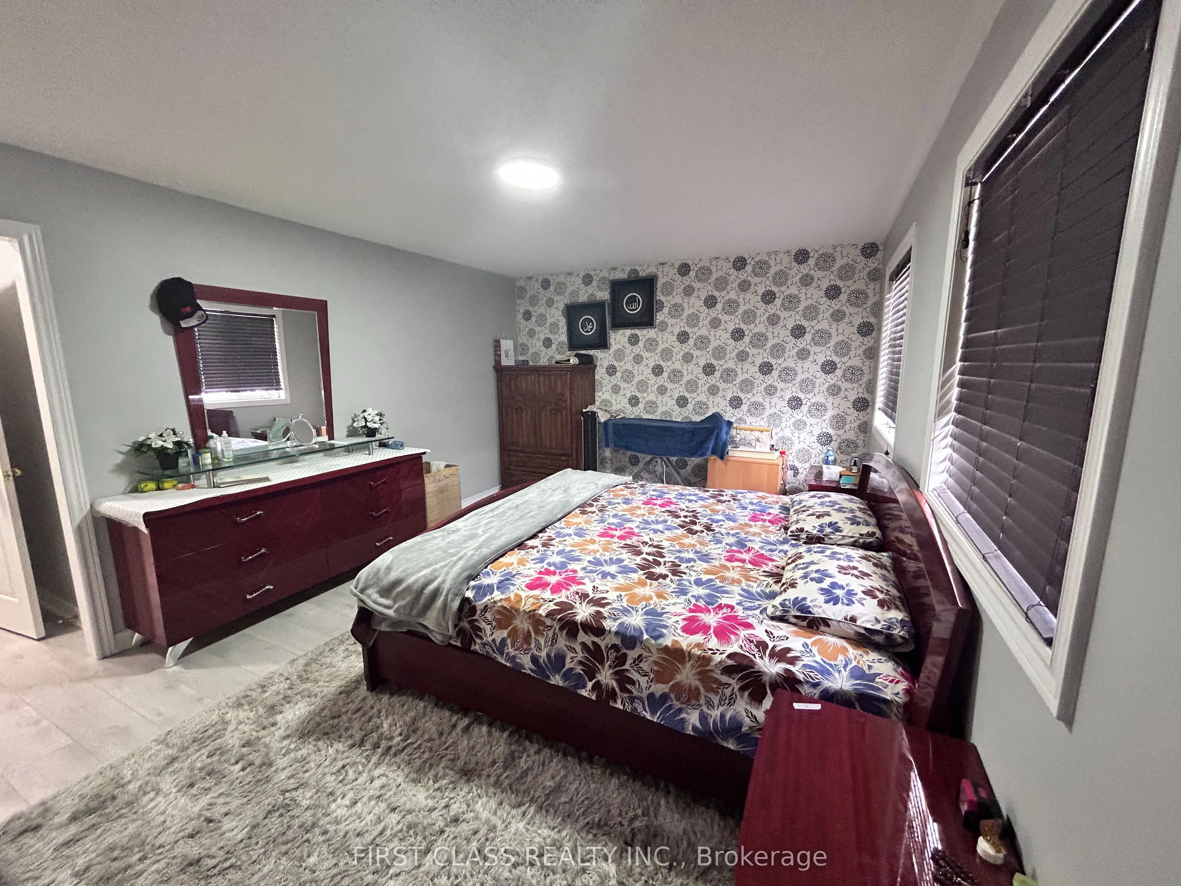5355 Tenth Line W, #(MAIN)