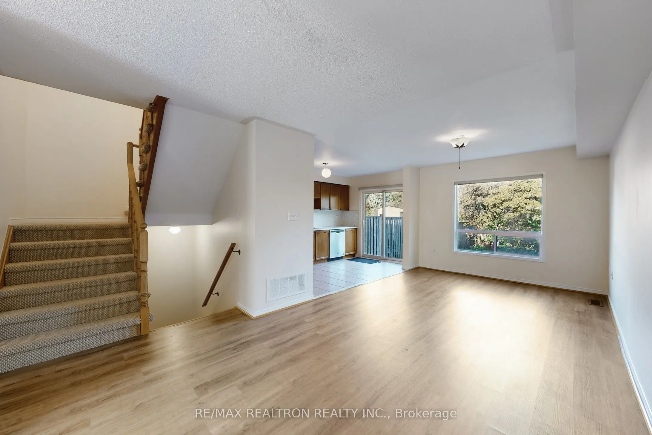 427 Ravineview Way