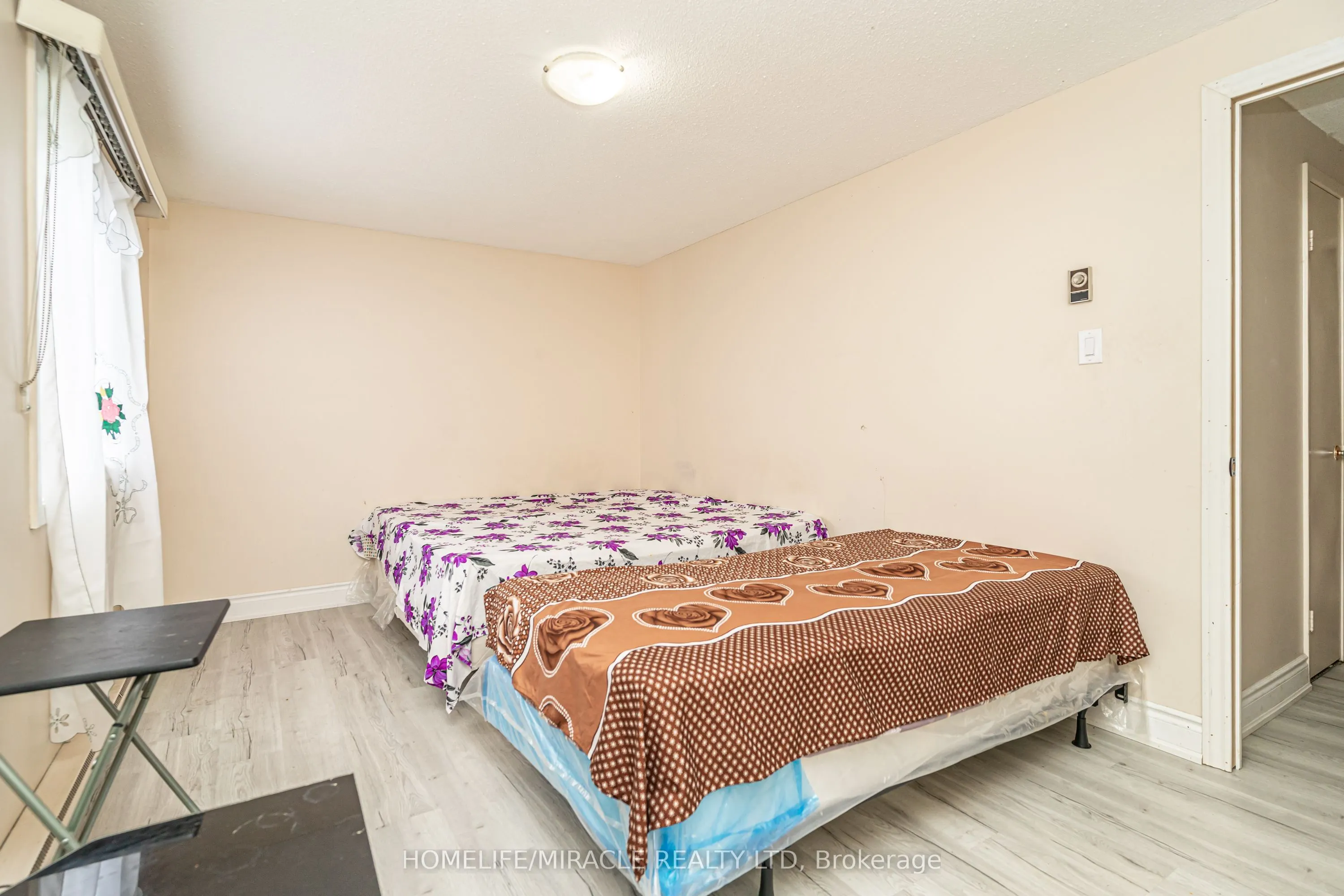 5 Holmcrest Court
